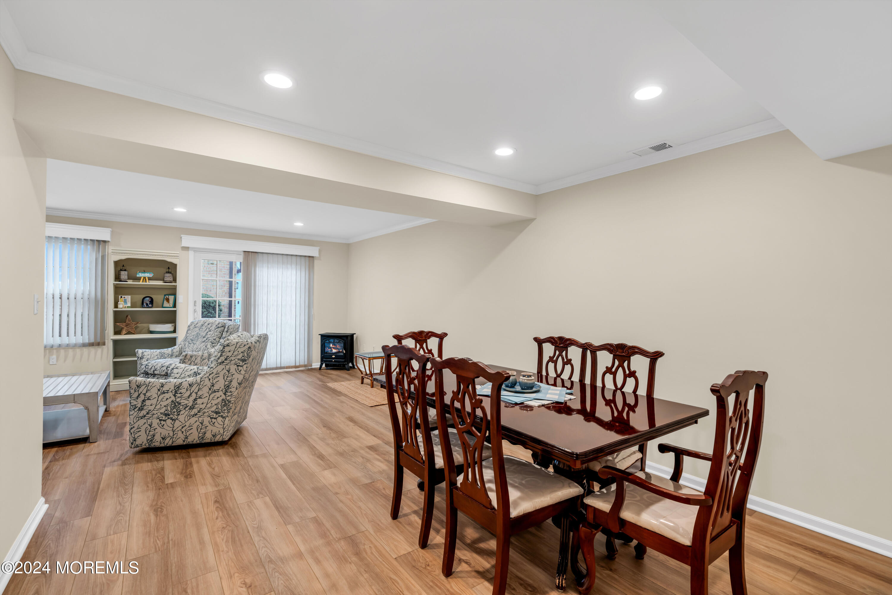 8 Oak Court
