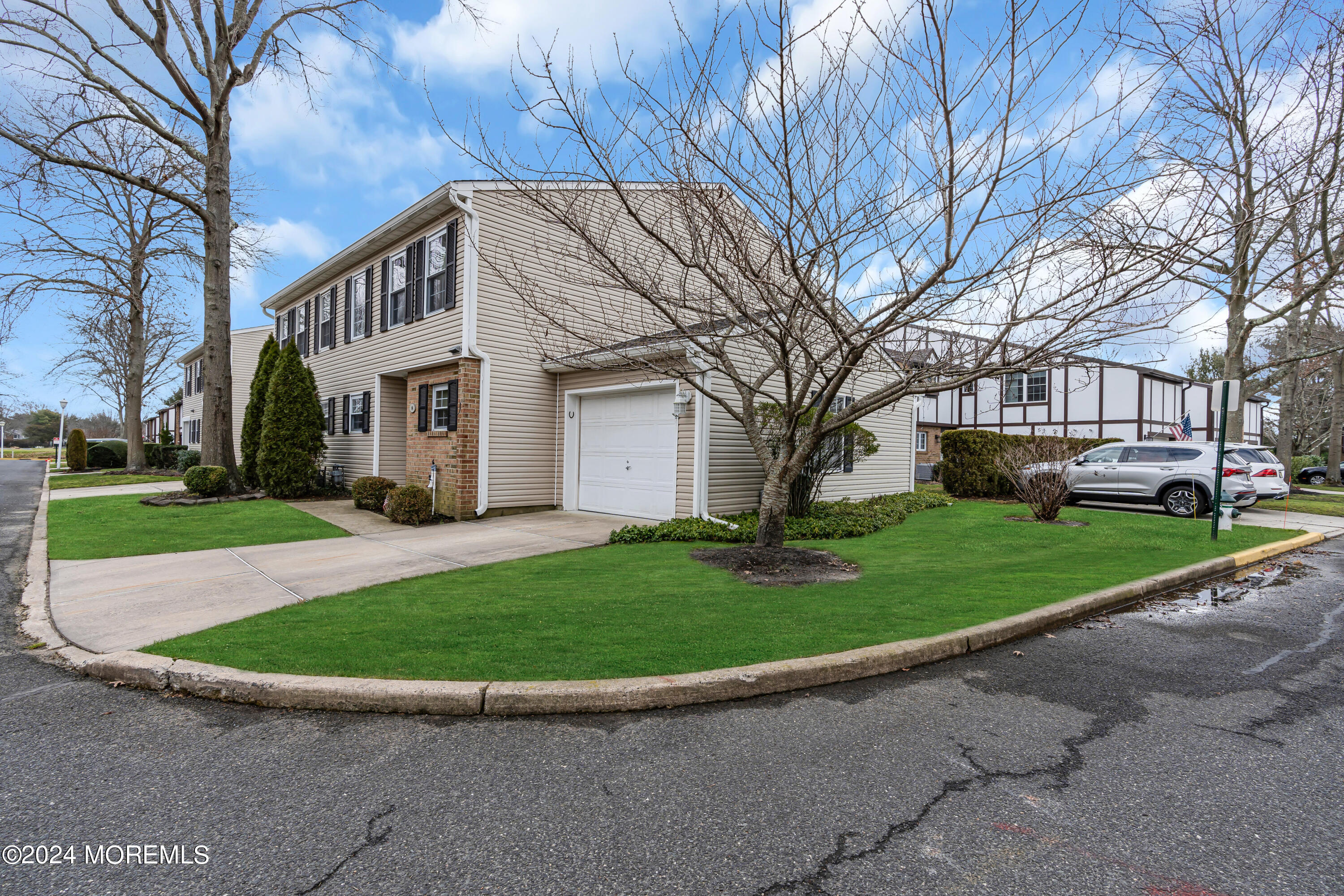 8 Oak Court