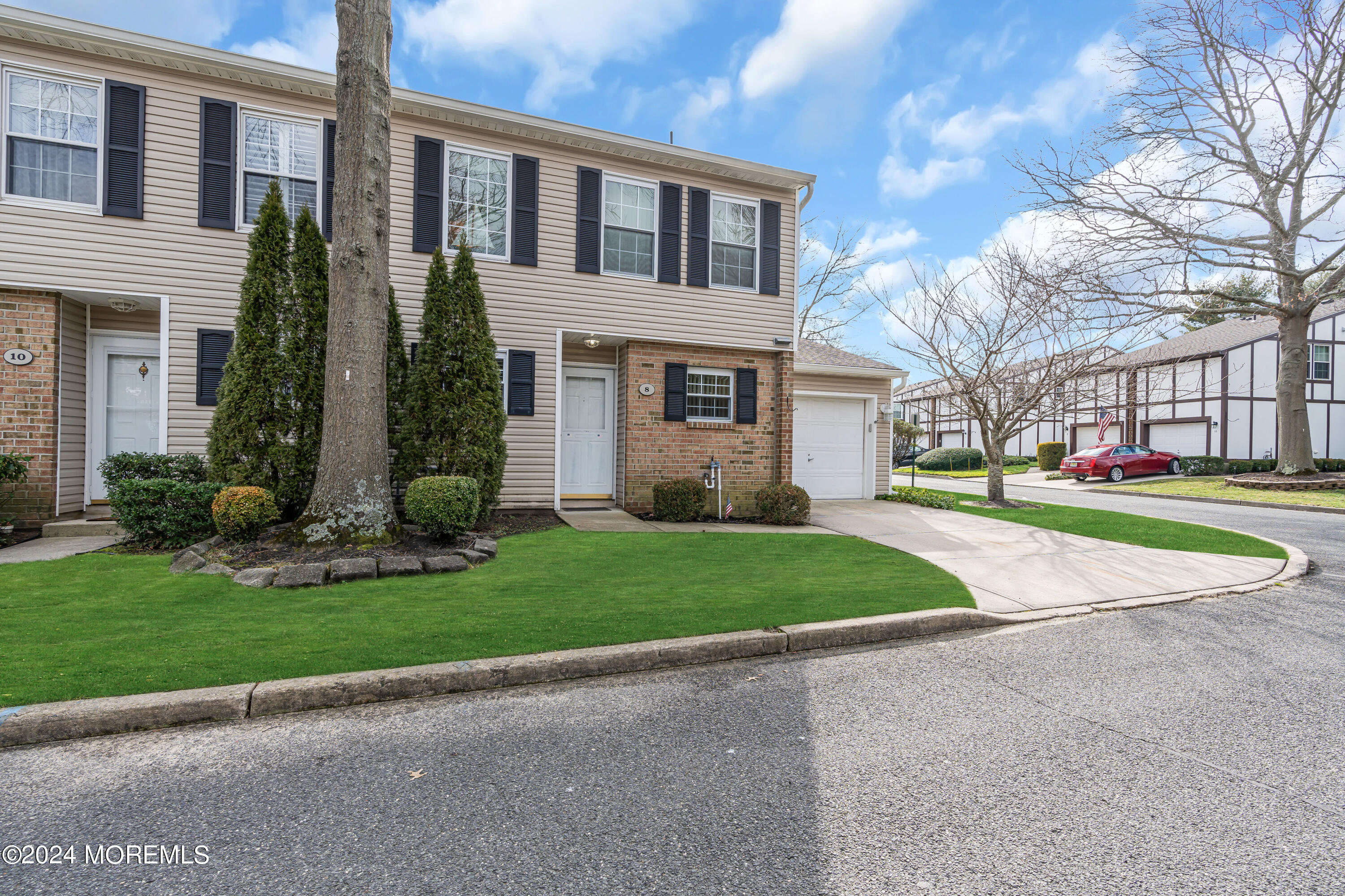 8 Oak Court