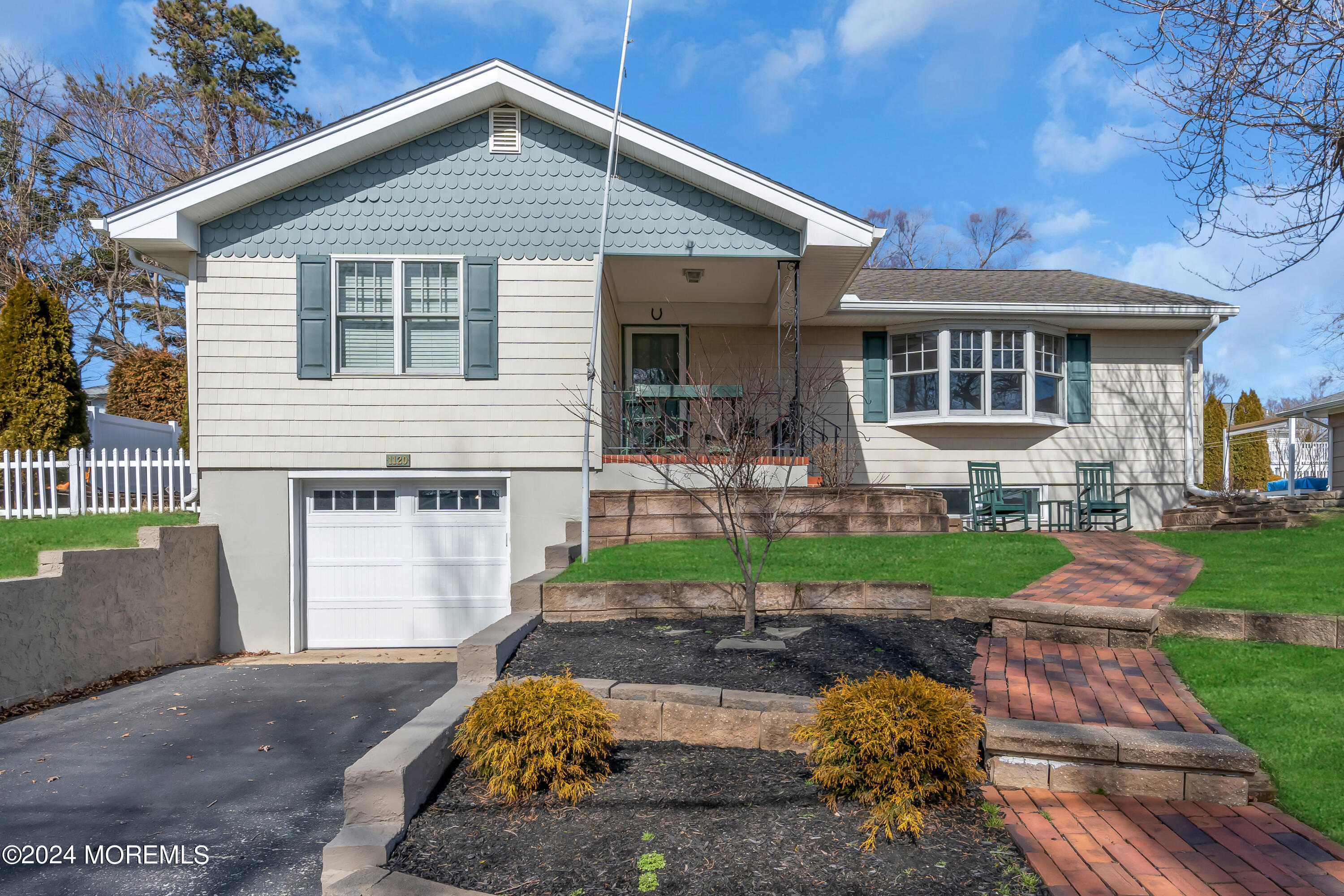 1120 Mohegan Road