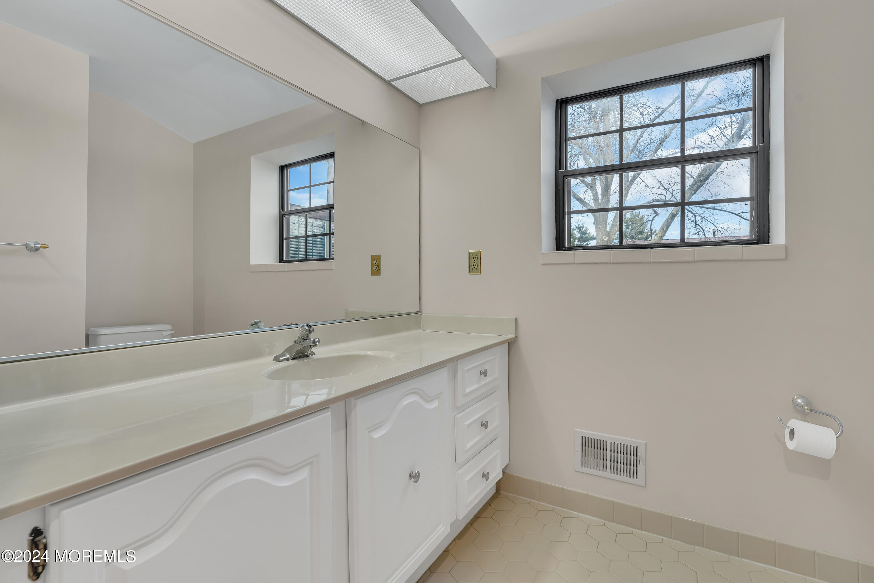 32 Apple Drive