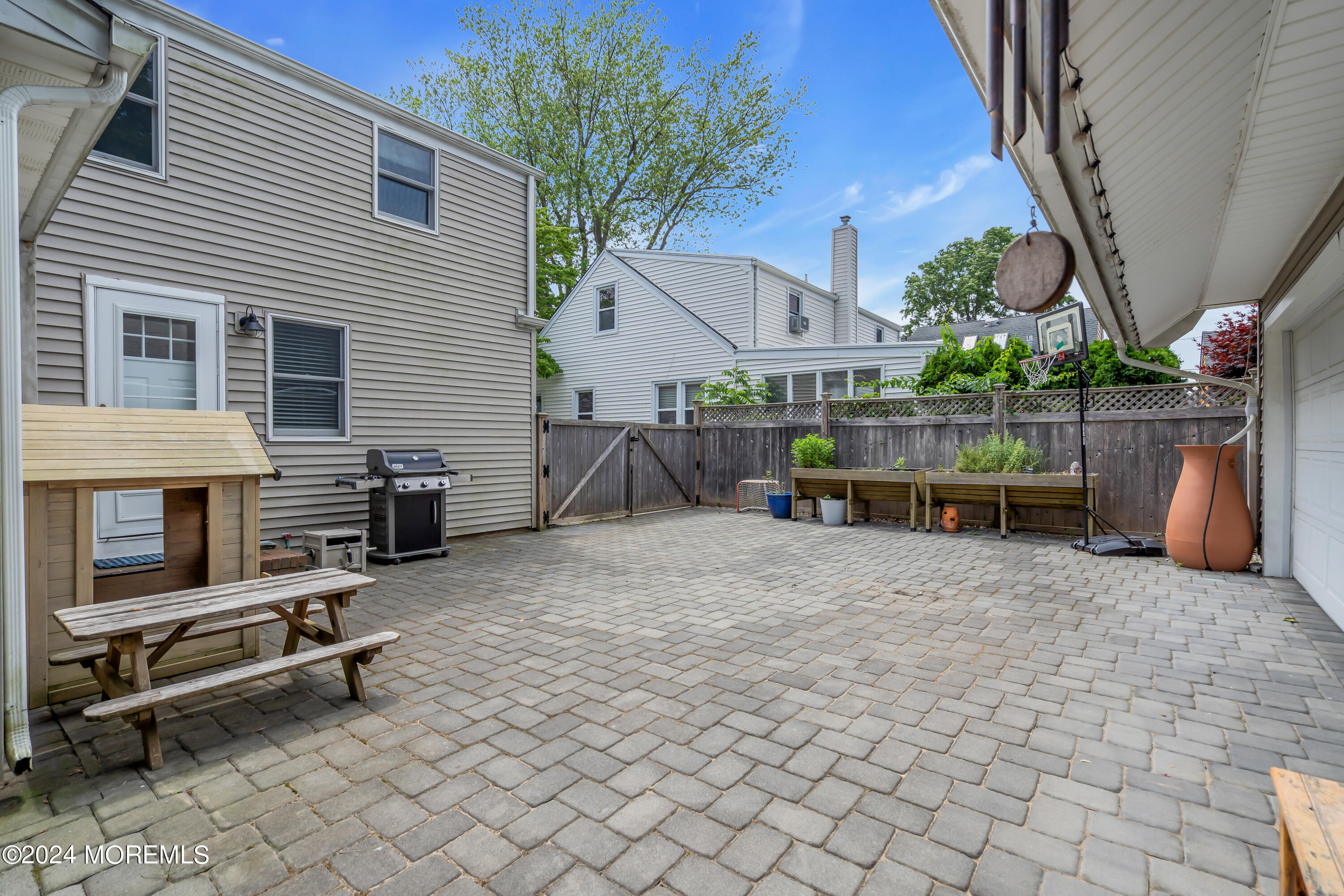 42 Lakewood Road