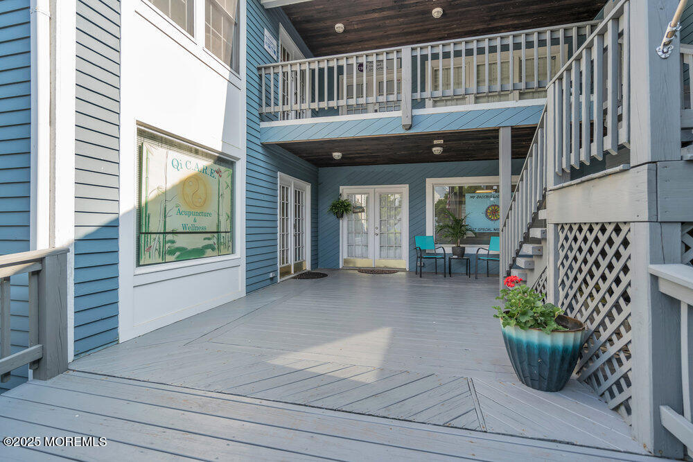 1705 Bay Avenue, 6