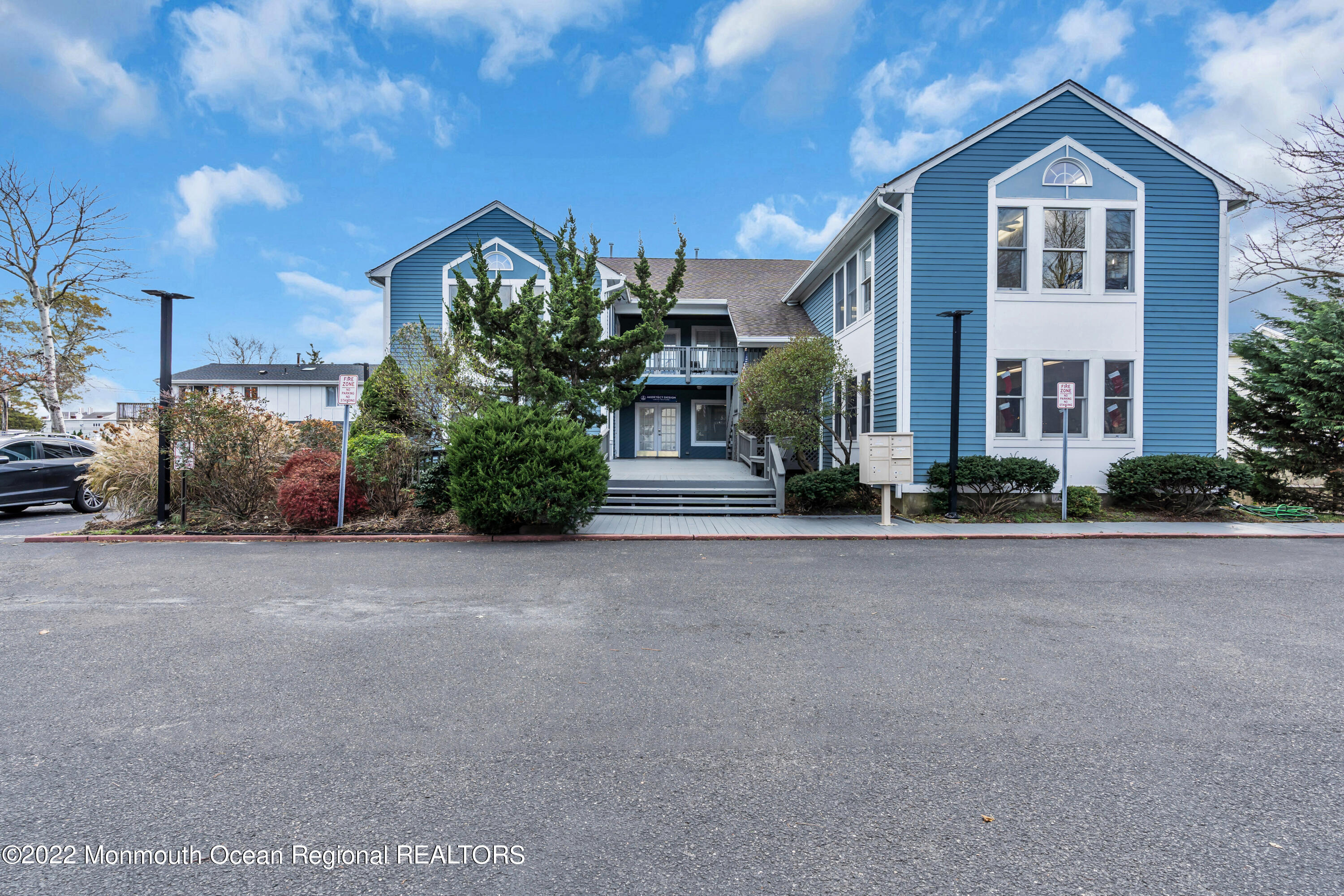1705 Bay Avenue, 6