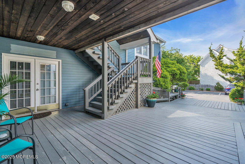 1705 Bay Avenue, 6