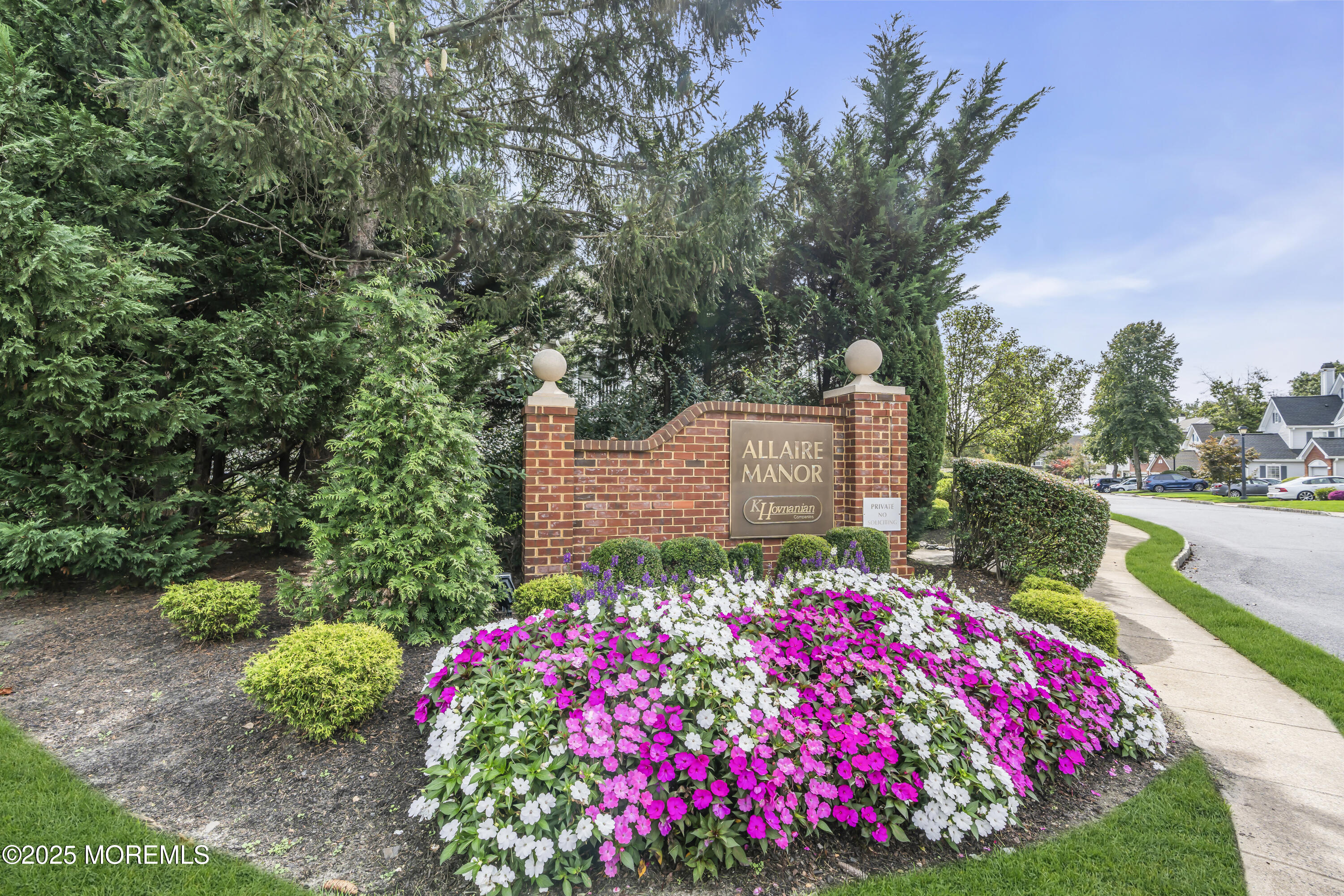 151 S Manor Court