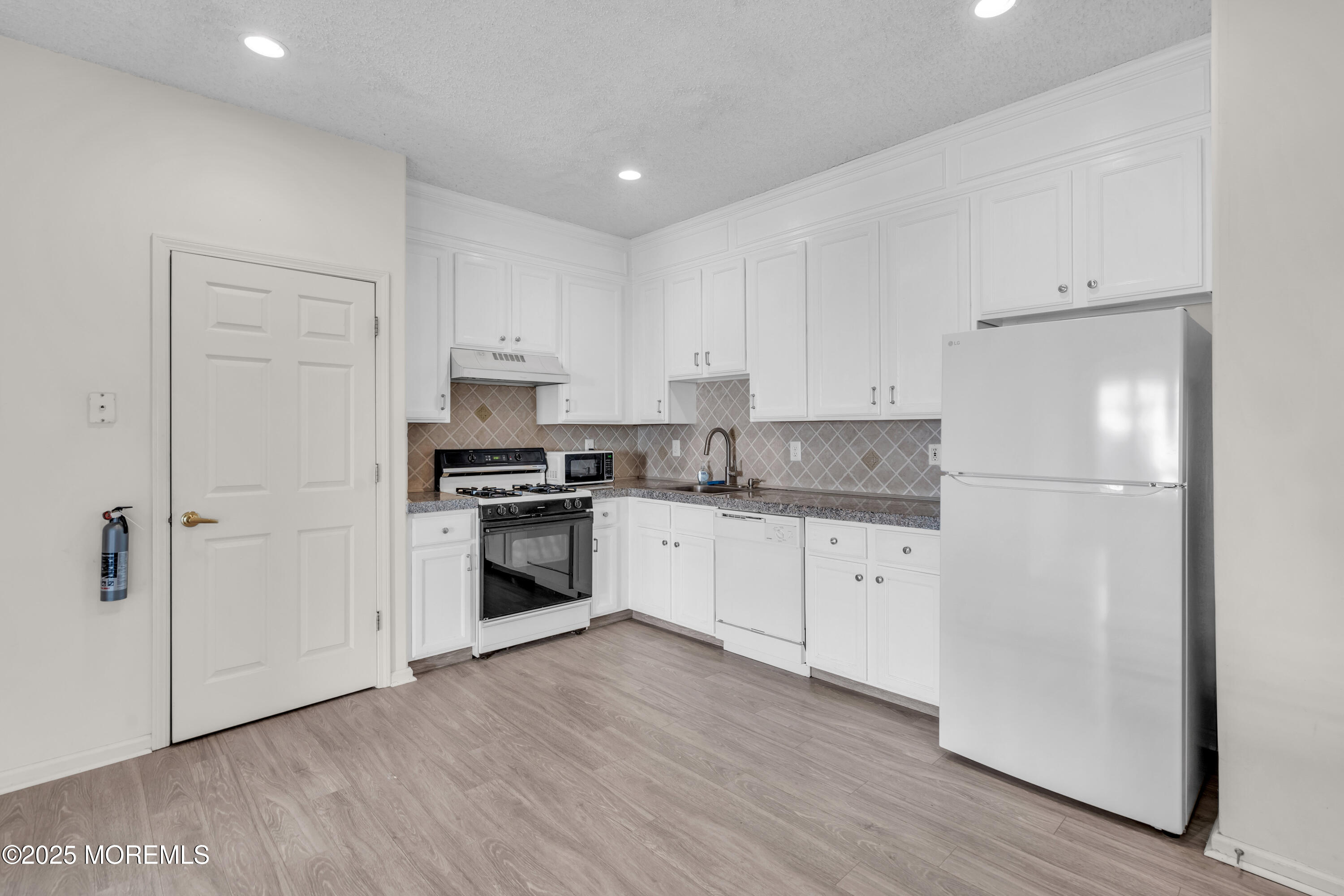 32 Riva Boulevard 2277