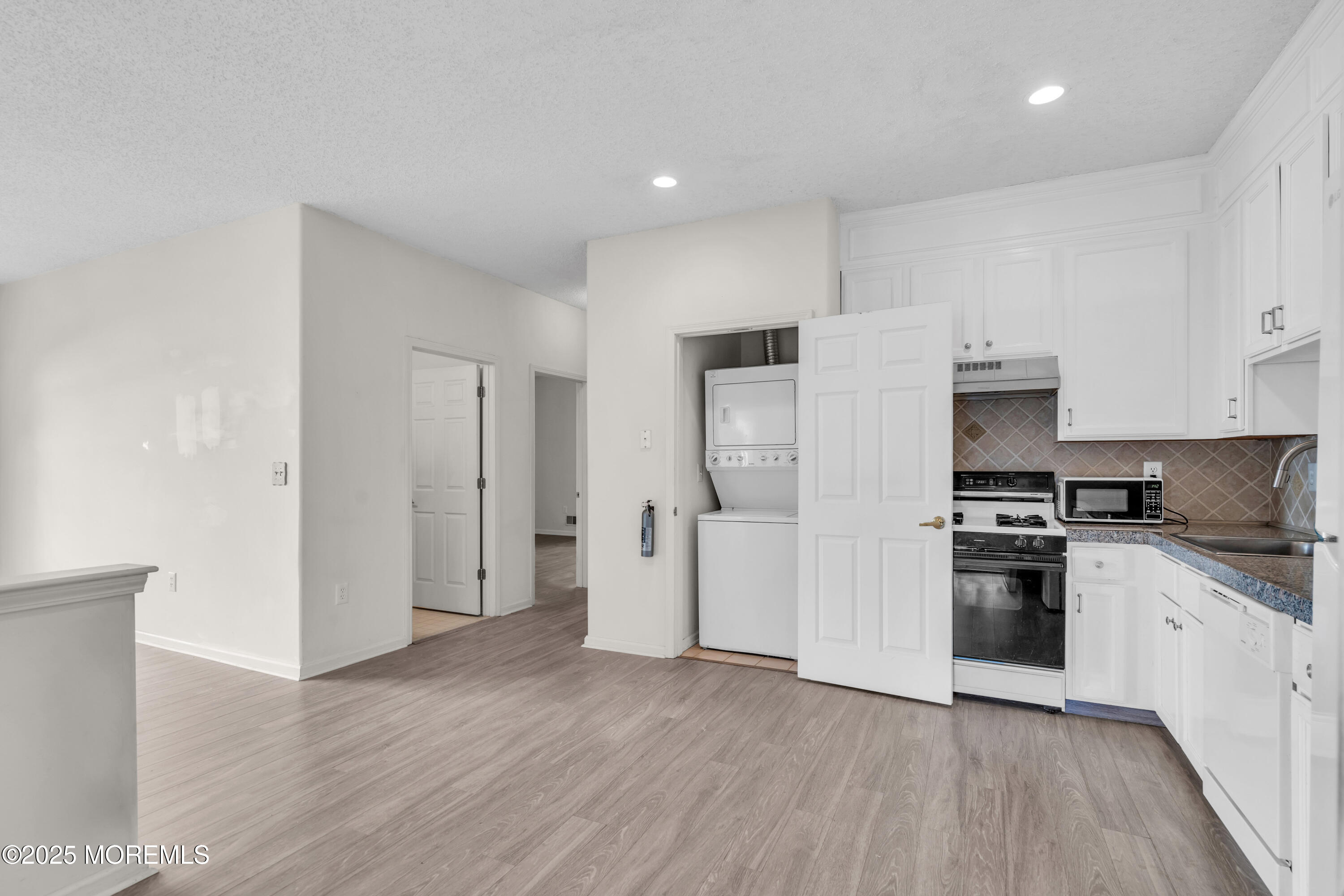 32 Riva Boulevard 2277