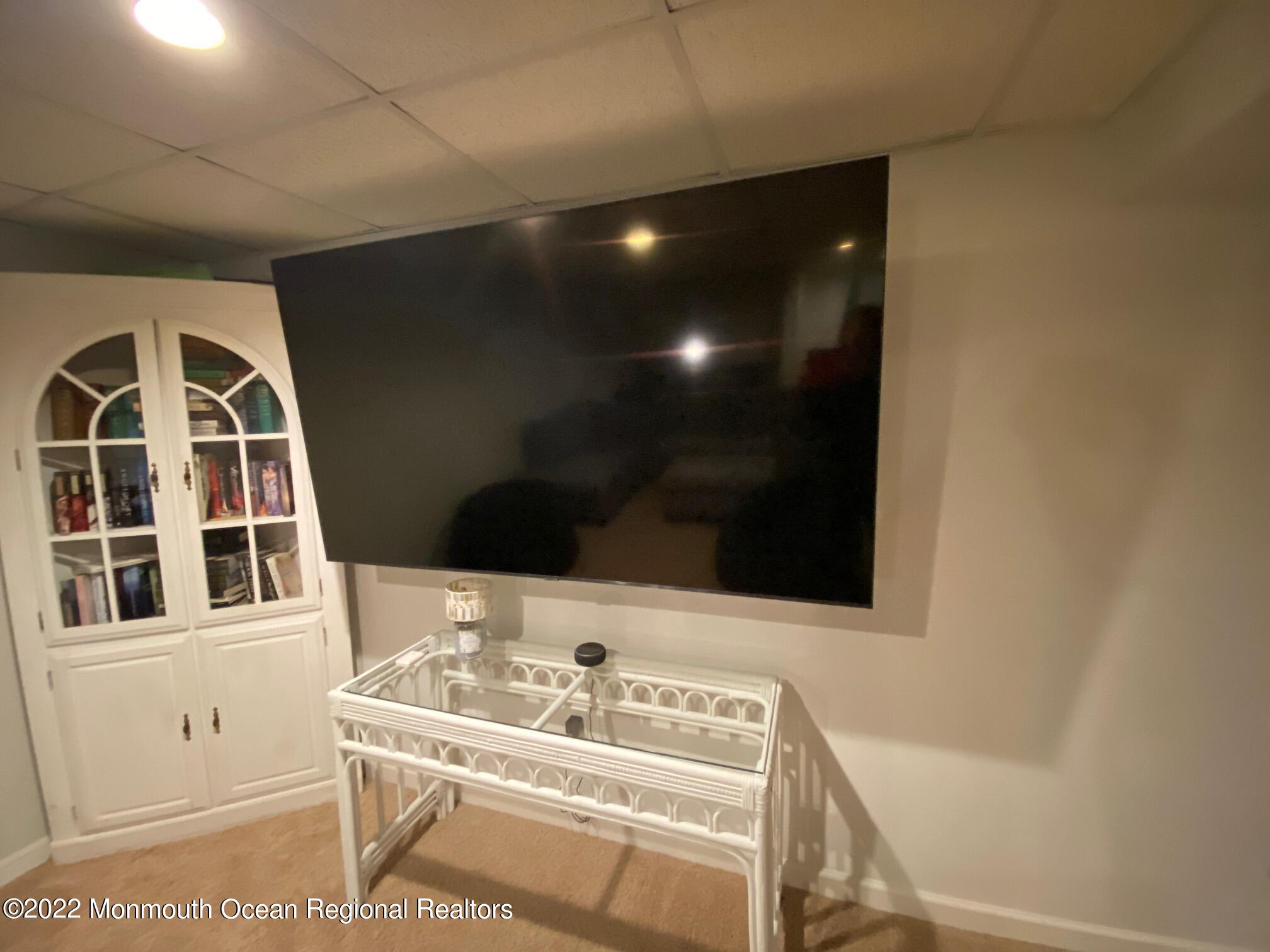 2060 New Bedford Road SUMMER W/POOL