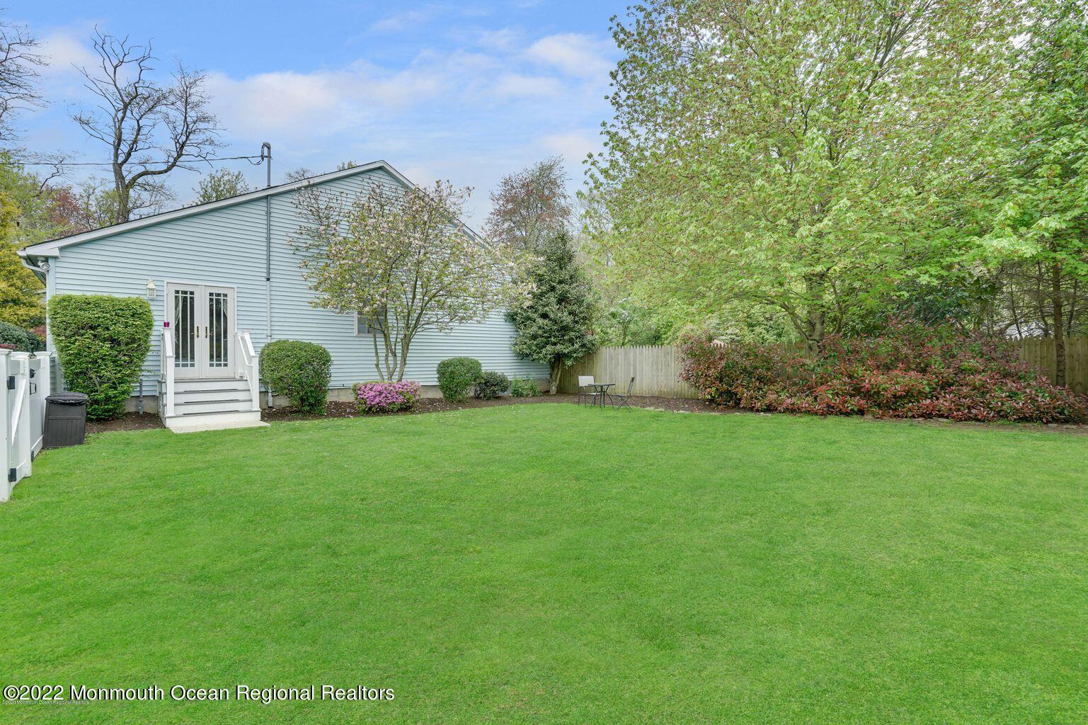 2060 New Bedford Road SUMMER W/POOL