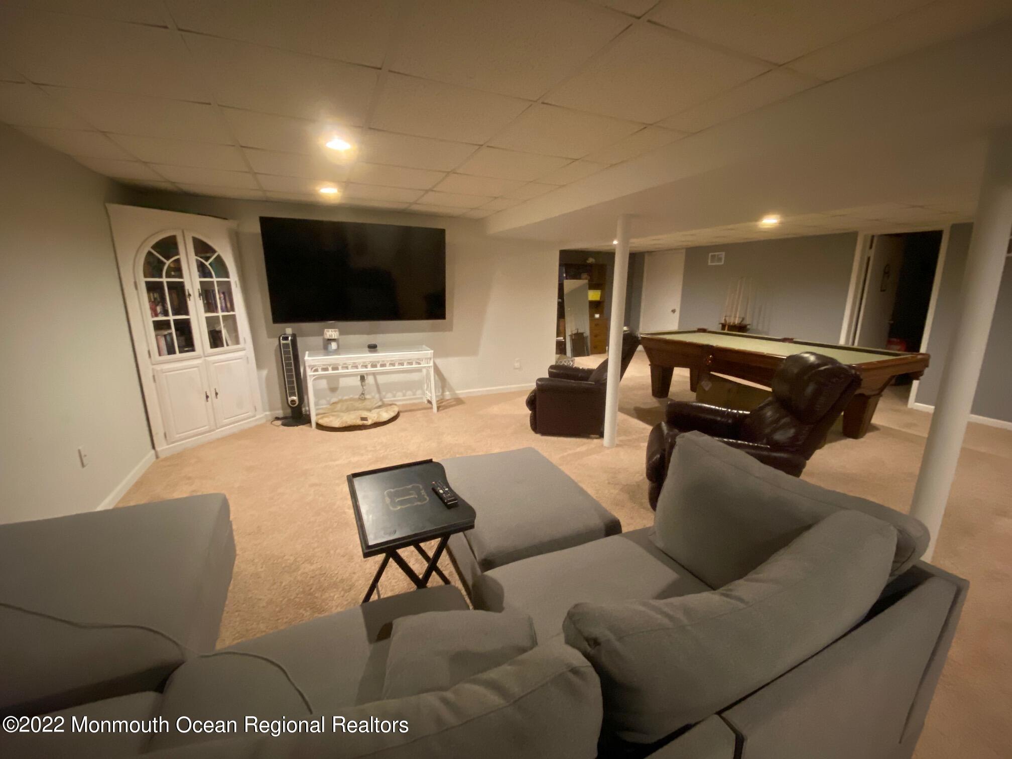 2060 New Bedford Road SUMMER W/POOL