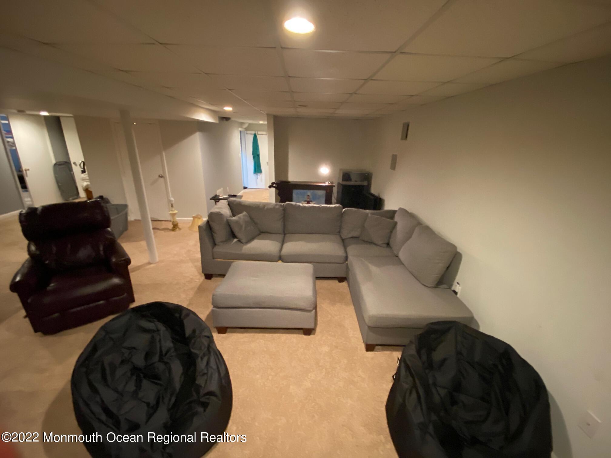 2060 New Bedford Road SUMMER W/POOL