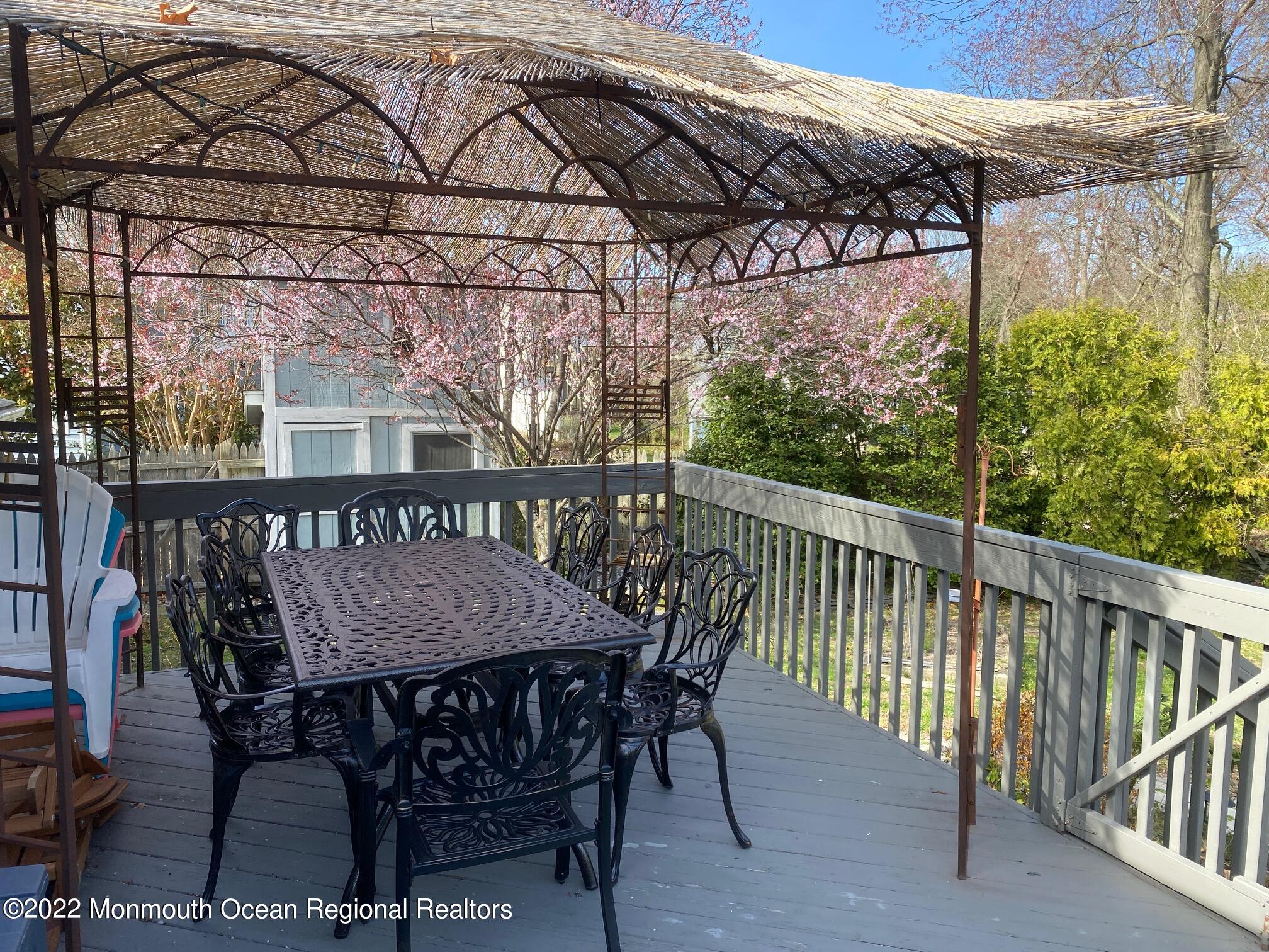 2060 New Bedford Road SUMMER W/POOL