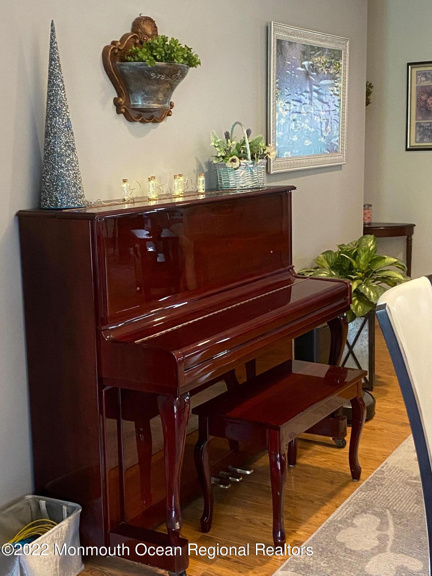 2060 New Bedford Road SUMMER W/POOL