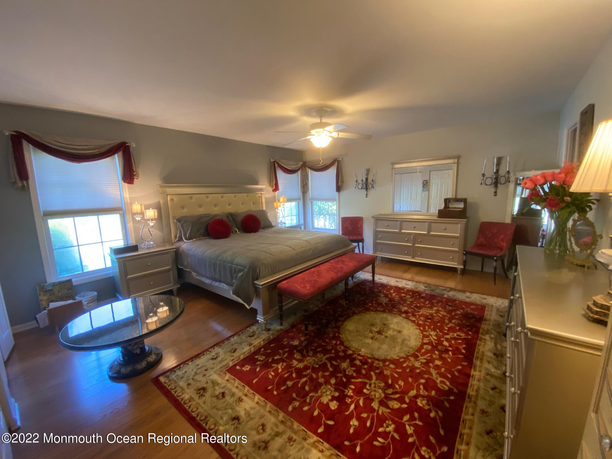 2060 New Bedford Road SUMMER W/POOL