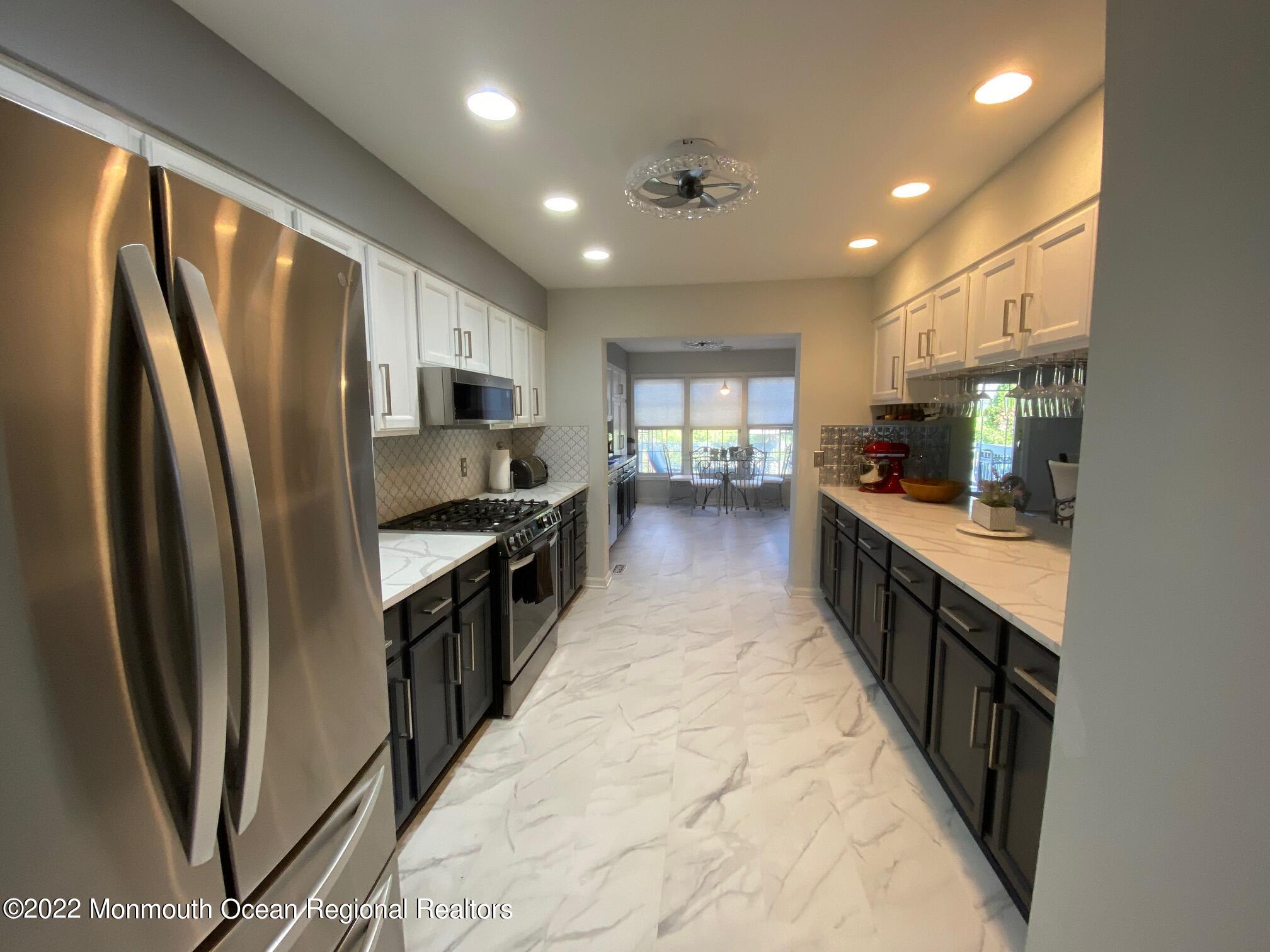 2060 New Bedford Road SUMMER W/POOL