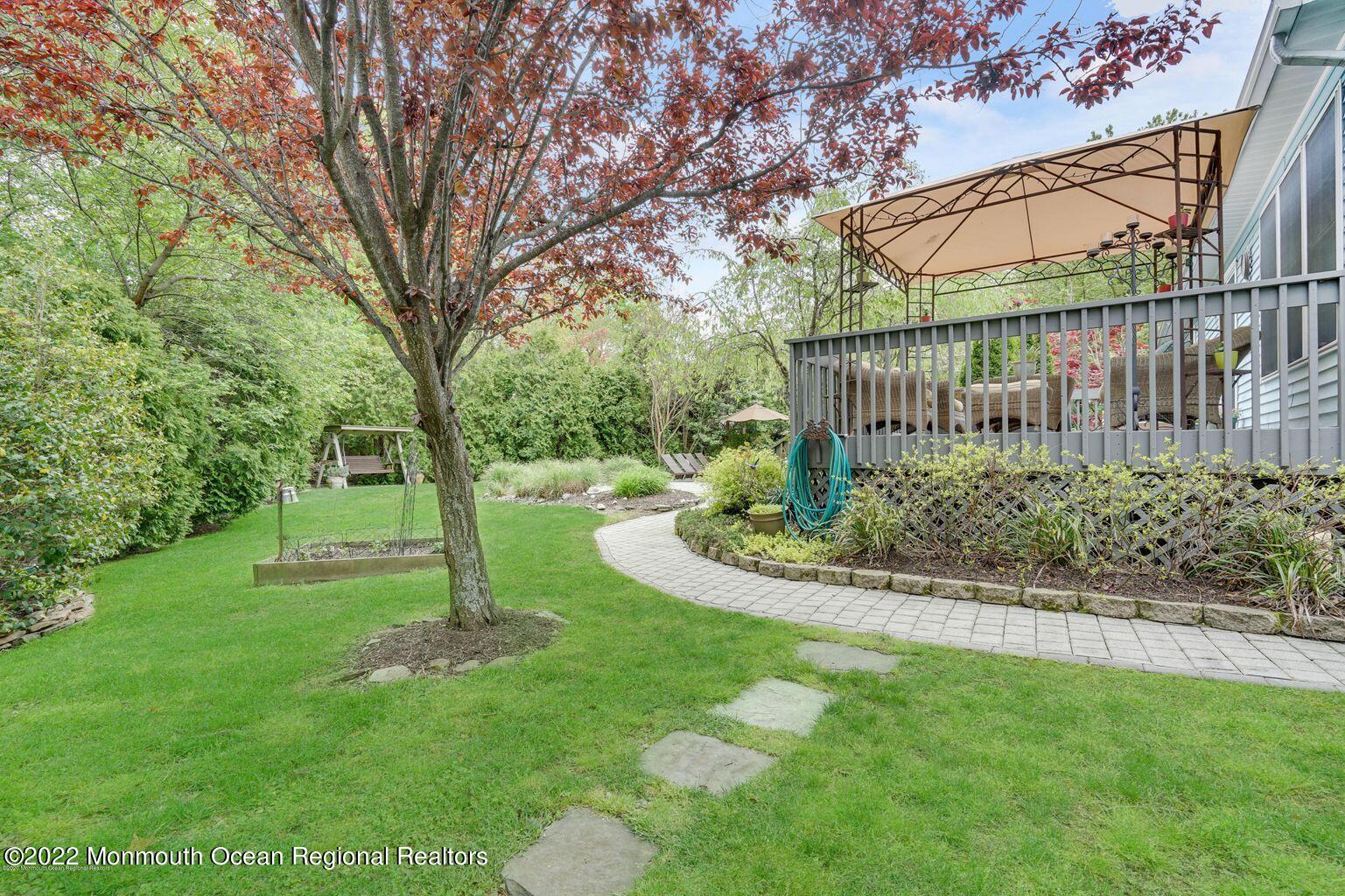 2060 New Bedford Road SUMMER W/POOL