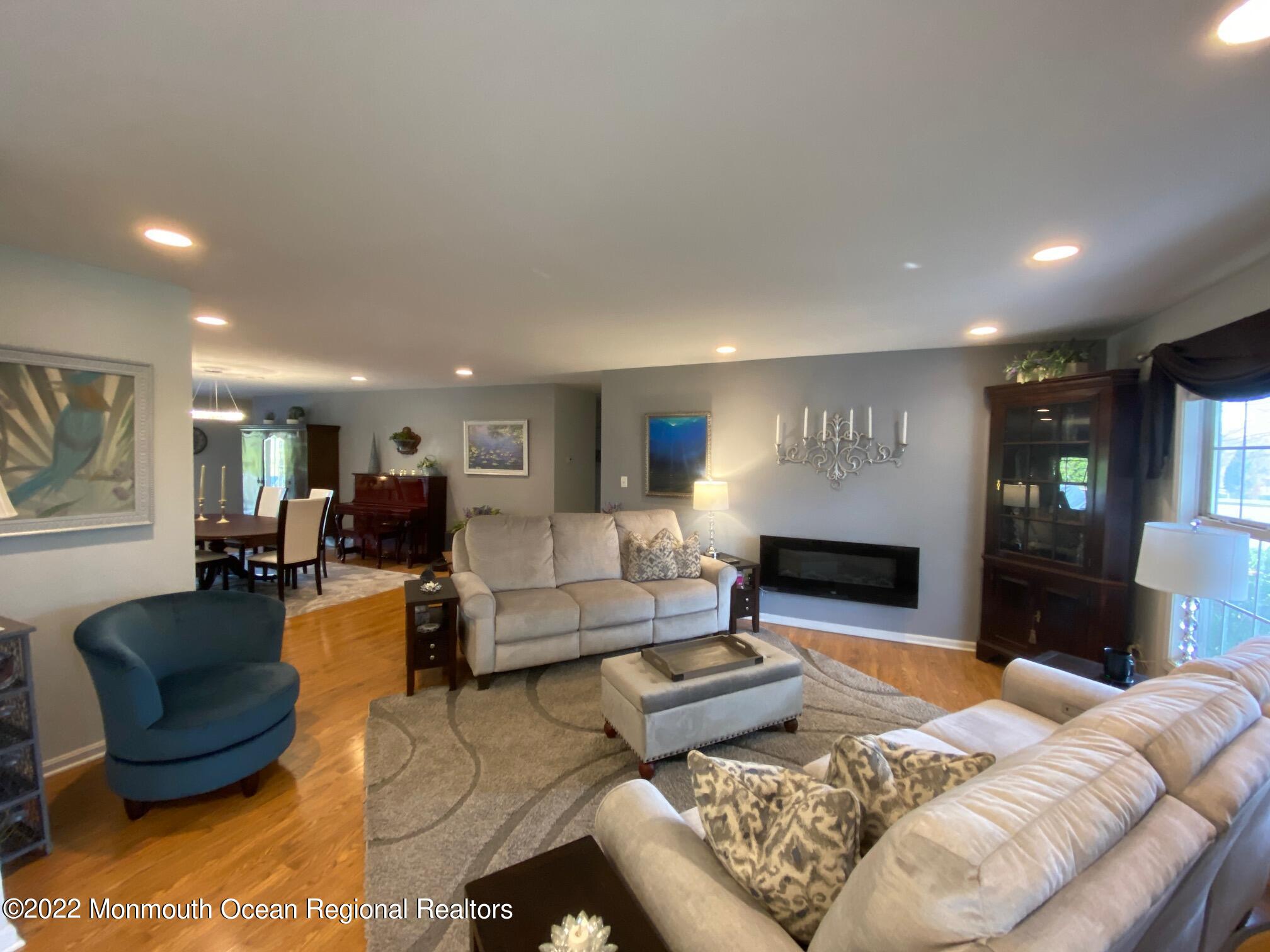 2060 New Bedford Road SUMMER W/POOL