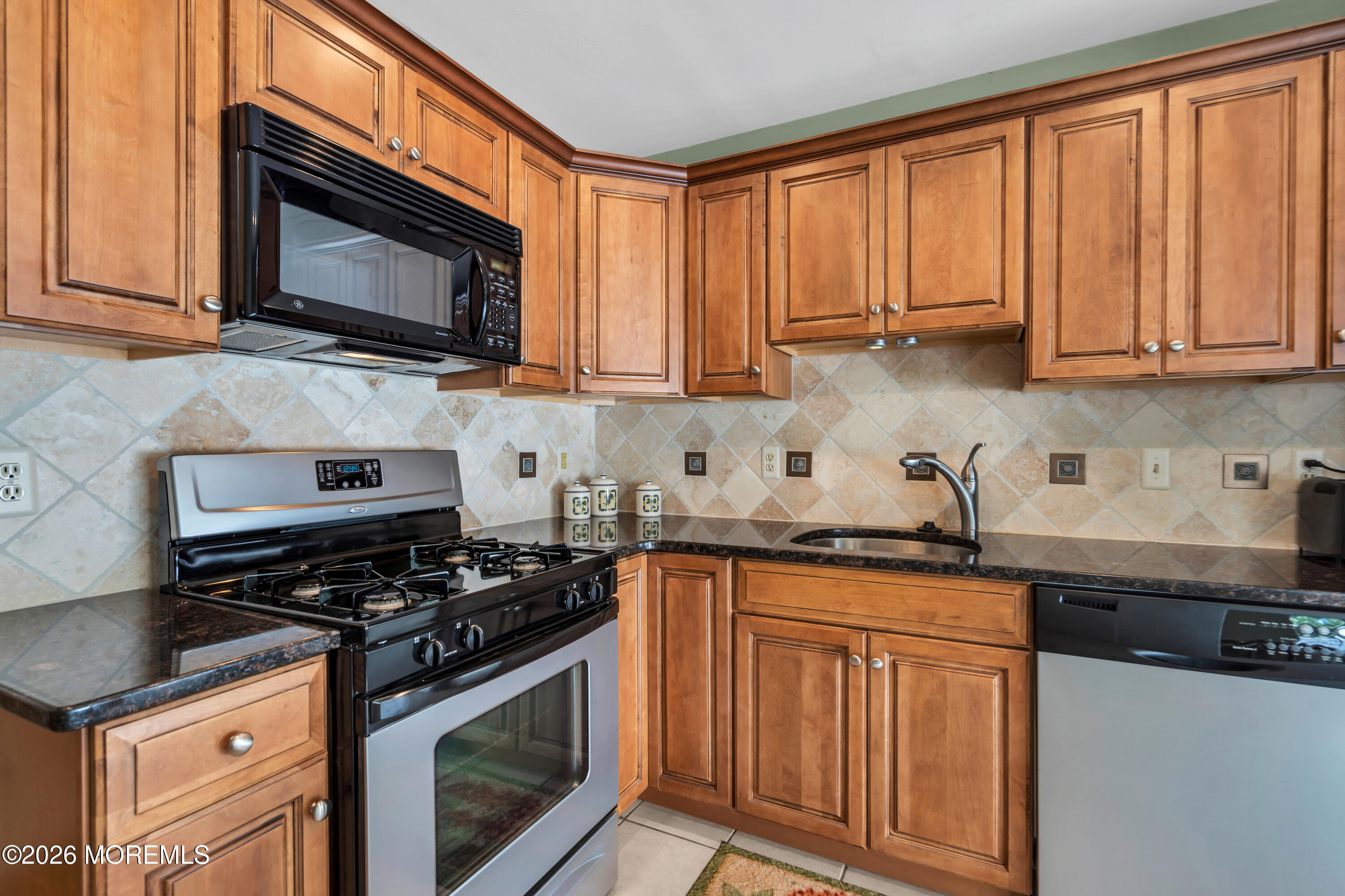 32 S Manor Court 3002