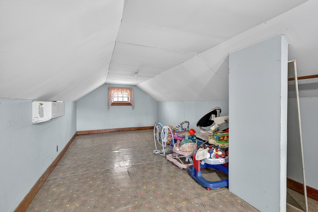 22247 Lincoln Circle