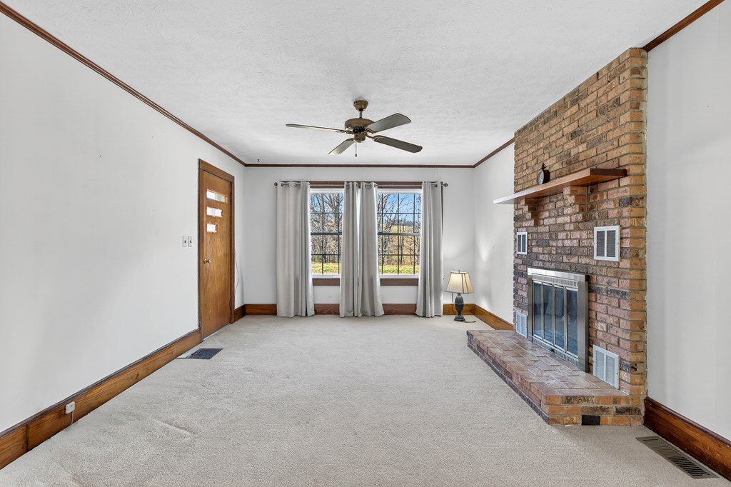 22247 Lincoln Circle