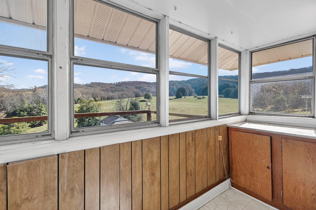 22247 Lincoln Circle