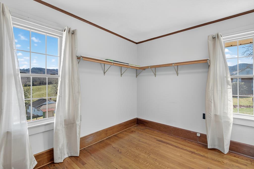 22247 Lincoln Circle