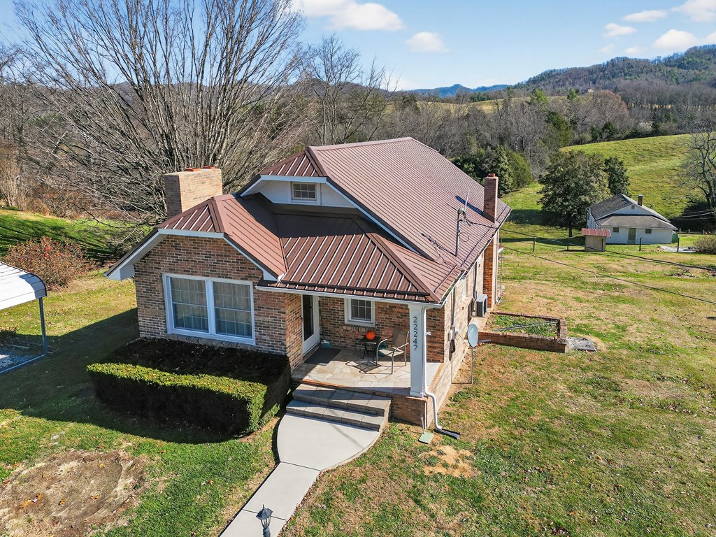 22247 Lincoln Circle