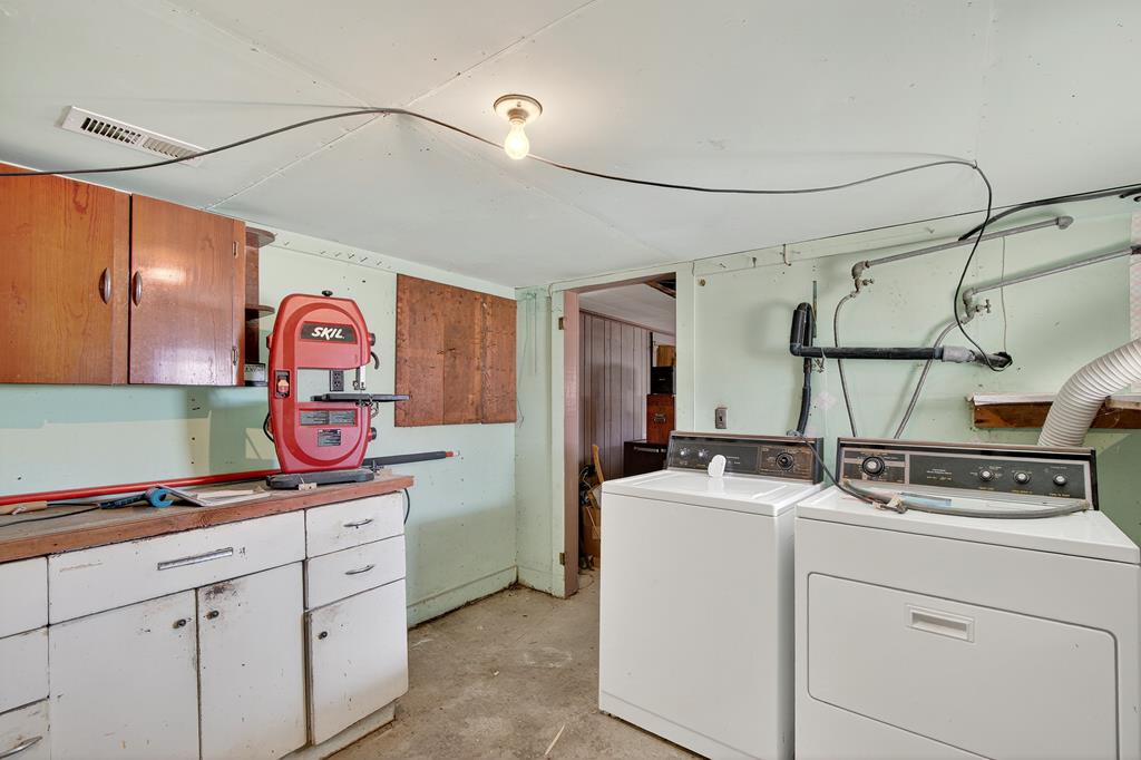 22247 Lincoln Circle