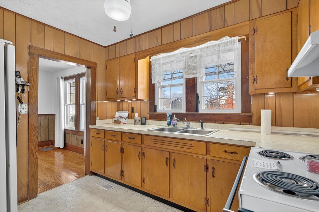 22247 Lincoln Circle