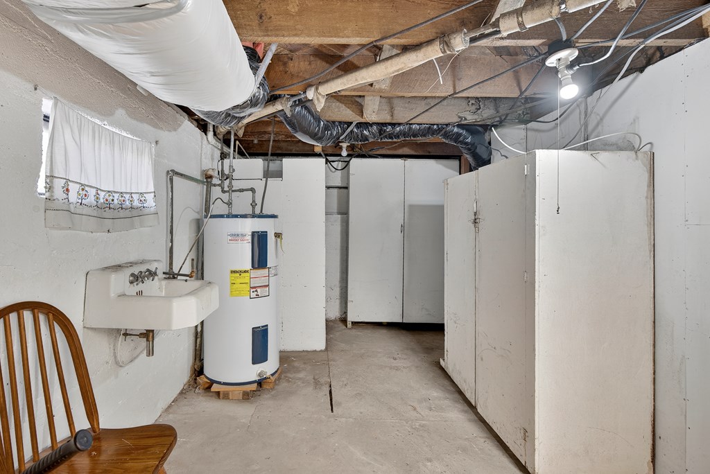 22247 Lincoln Circle