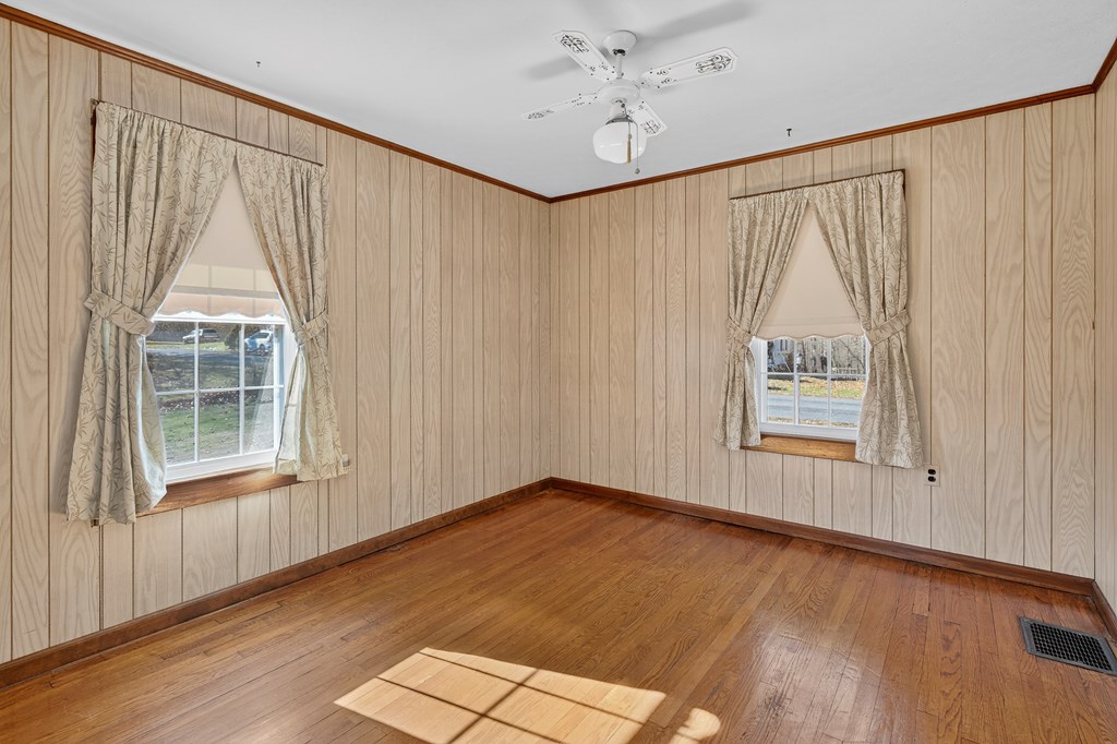 22247 Lincoln Circle