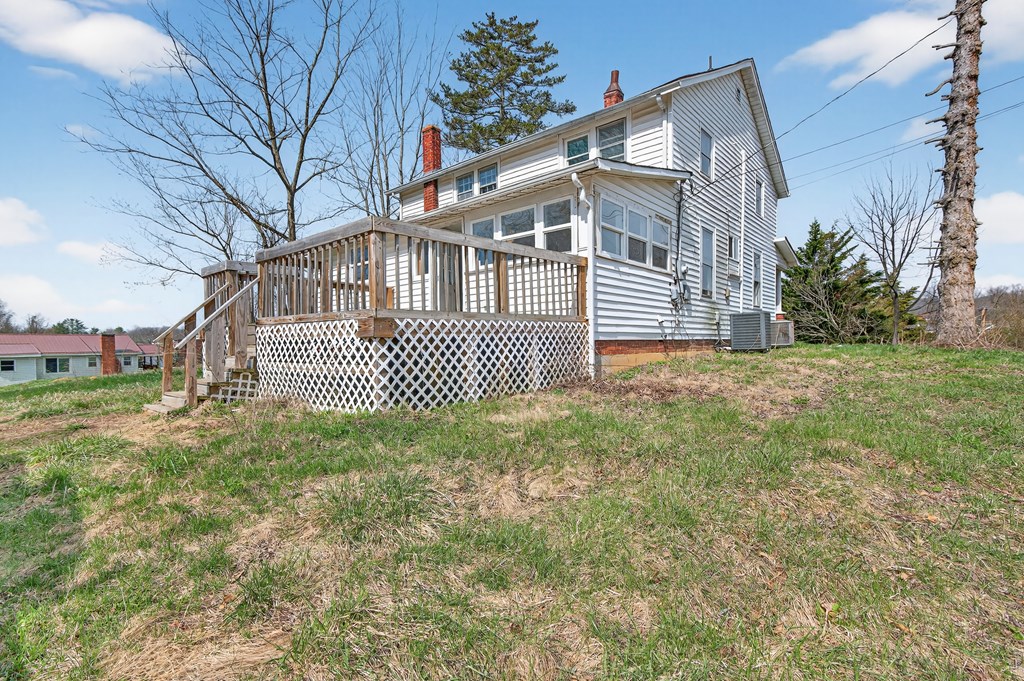 239 E Glade St