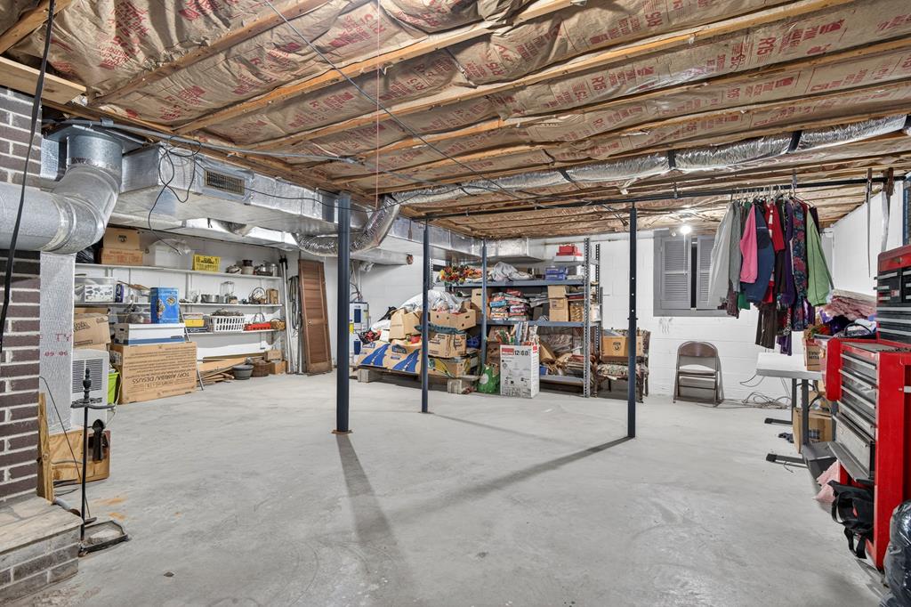 235 Windmere Ln