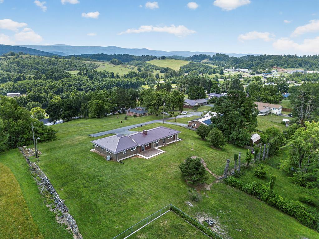 235 Windmere Ln