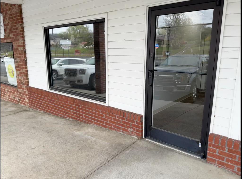 1768 E Main St