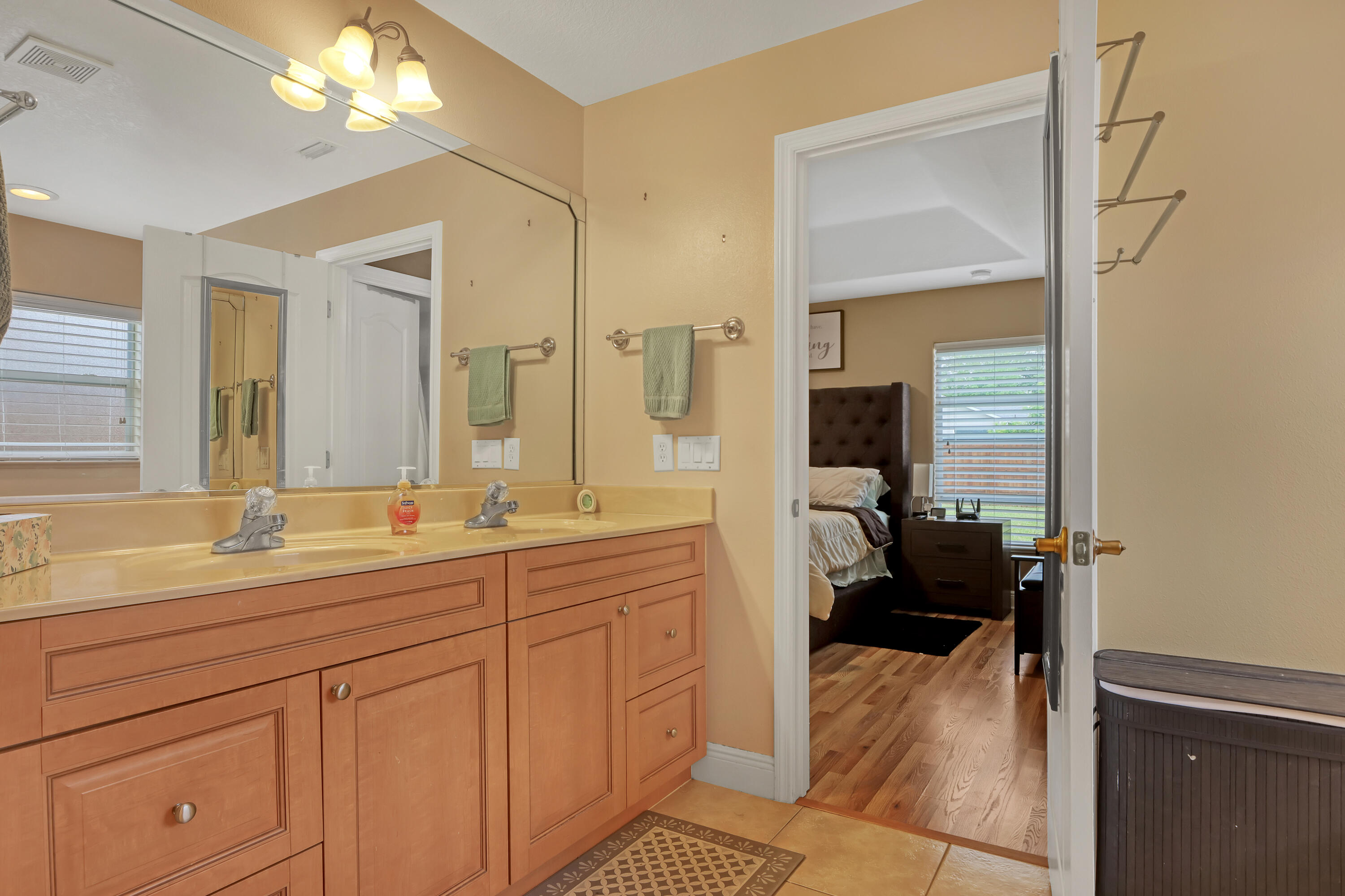 3939 Rolling Hill Drive