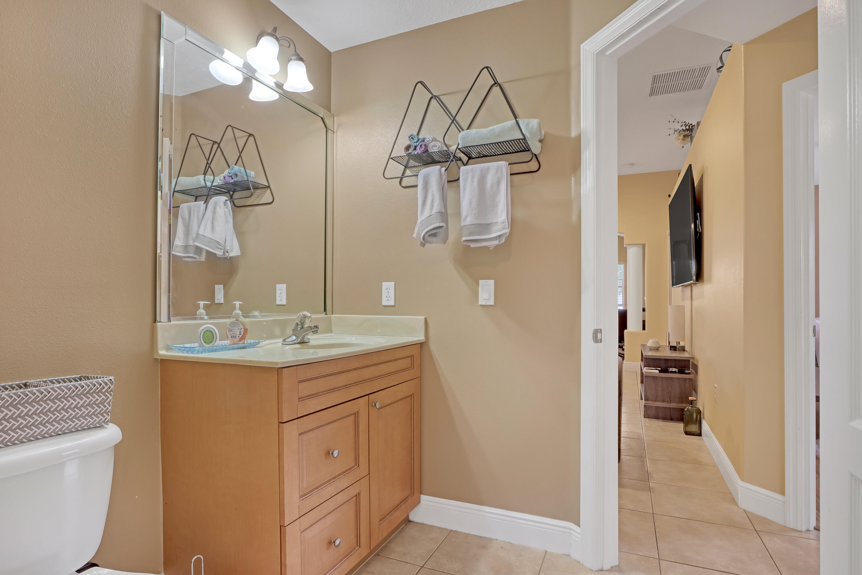 3939 Rolling Hill Drive