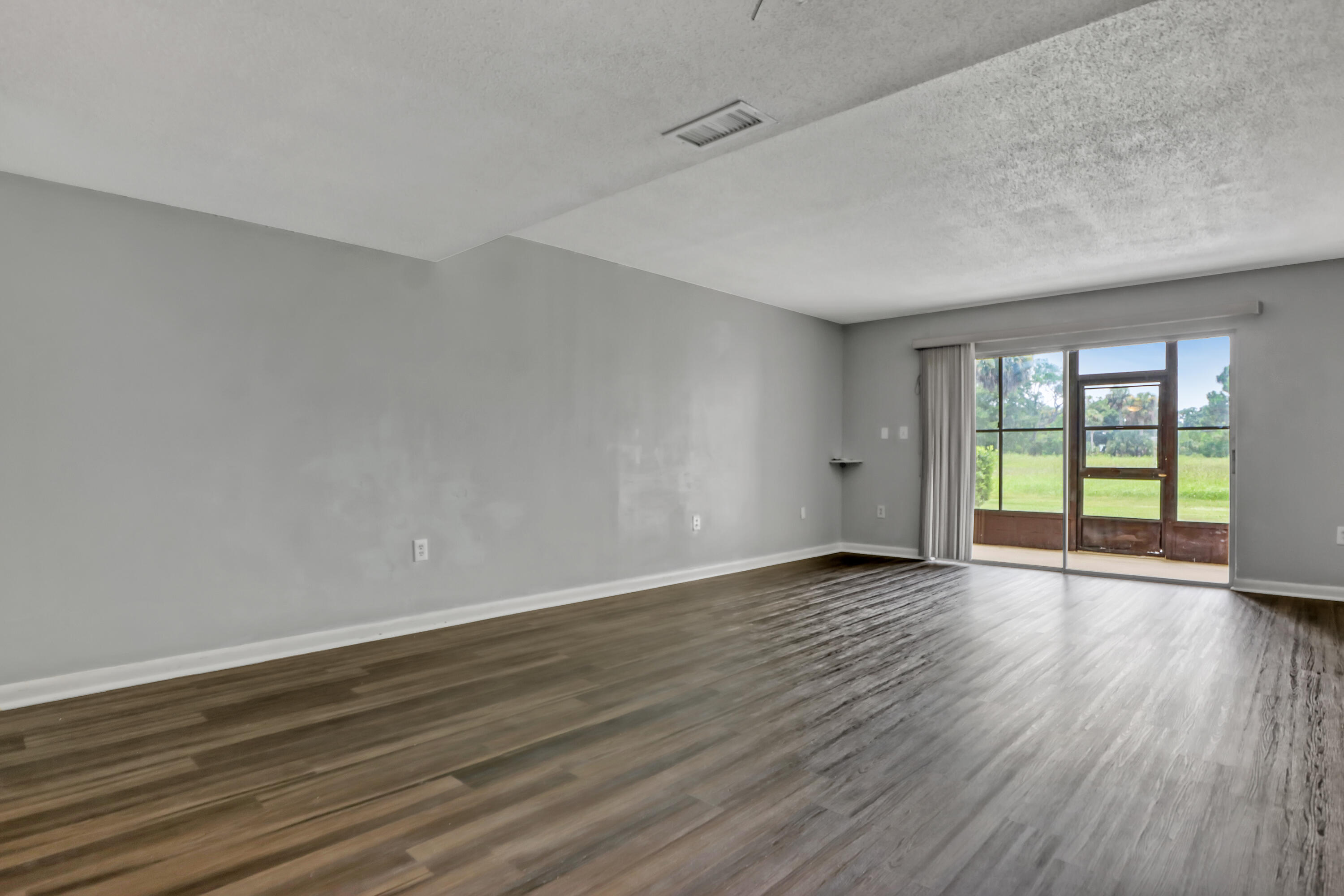 2568 Demaret Drive, 308
