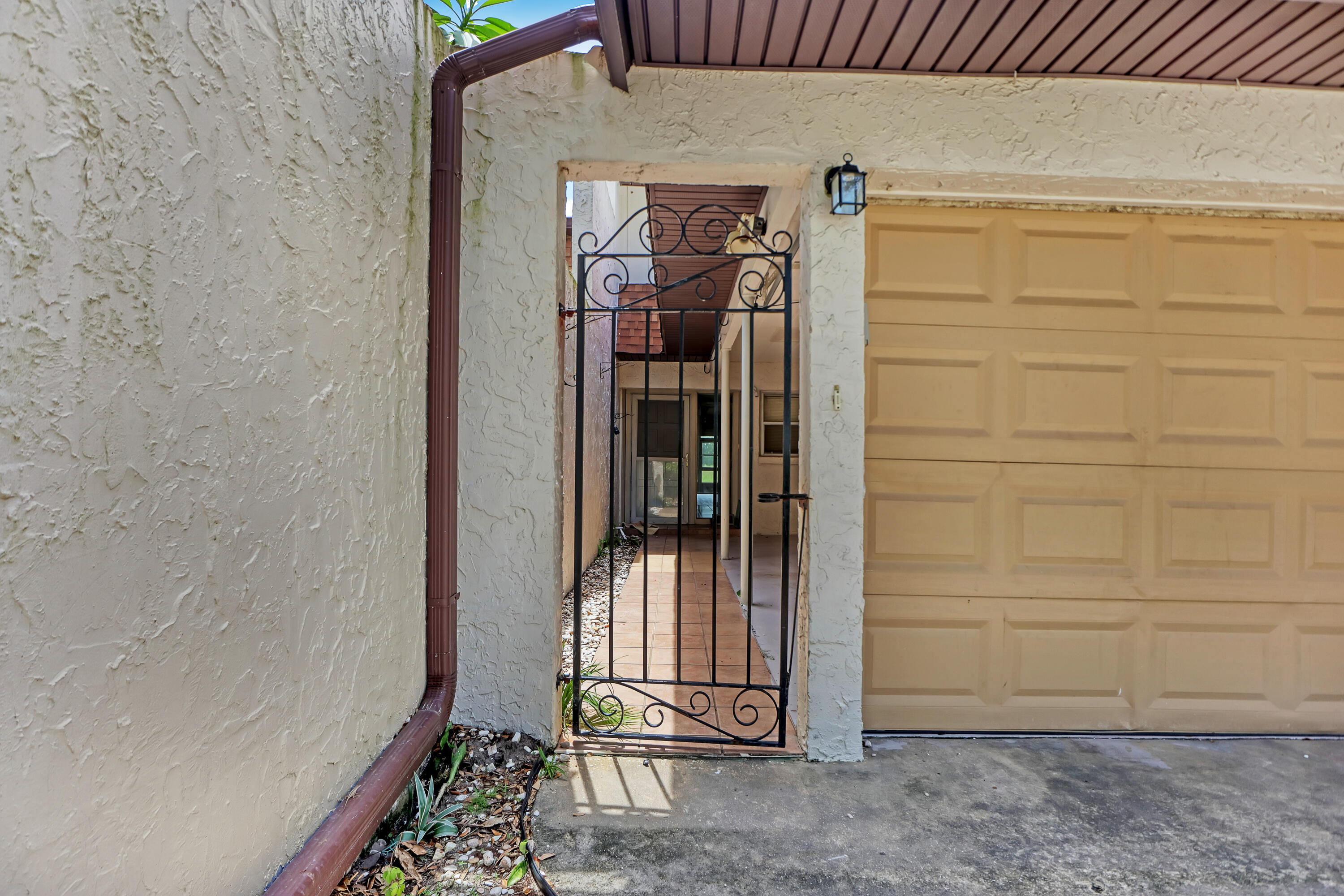 2568 Demaret Drive, 308