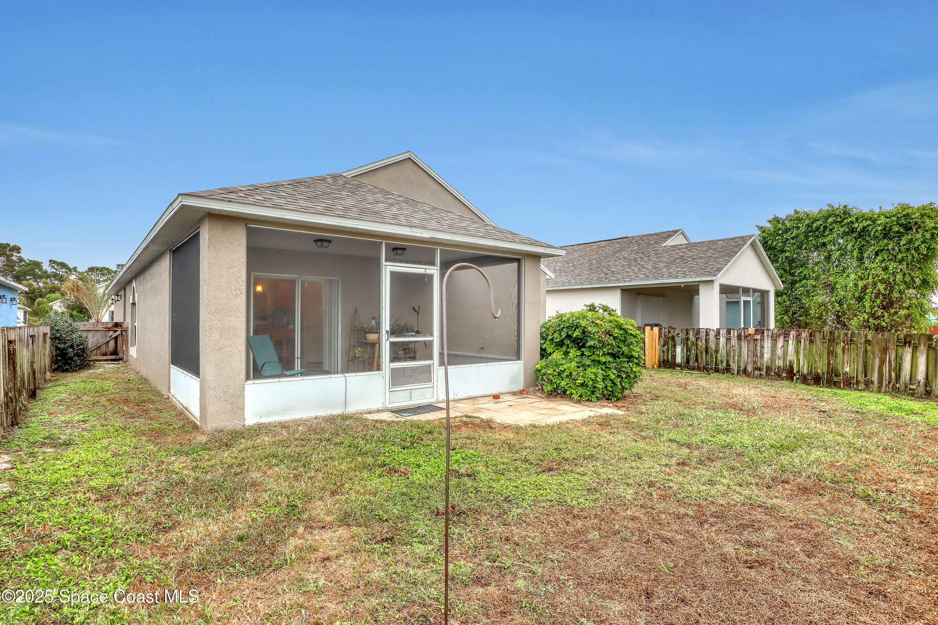 2090 Redwood Circle NE
