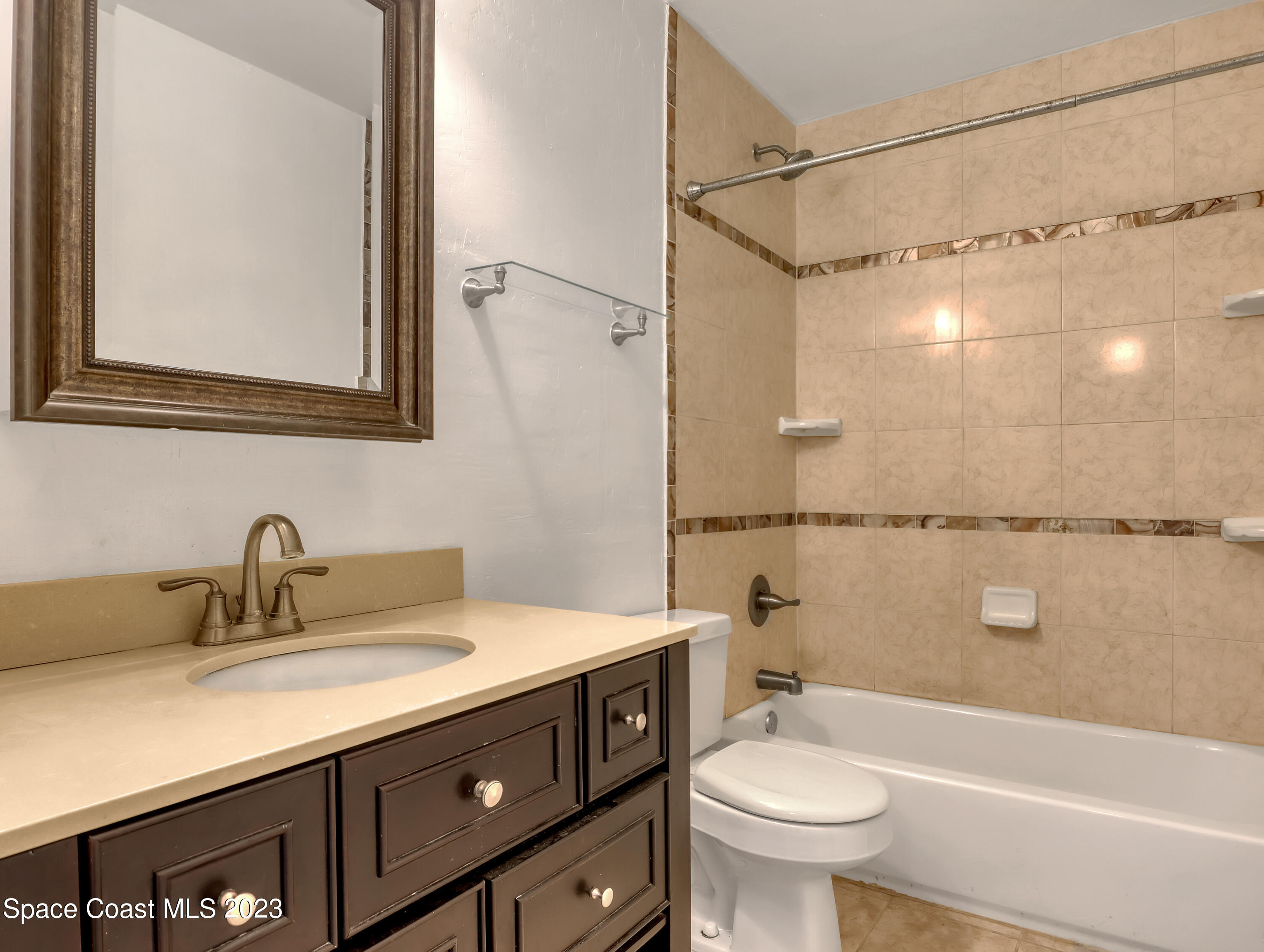 145 E Colonial Court, D