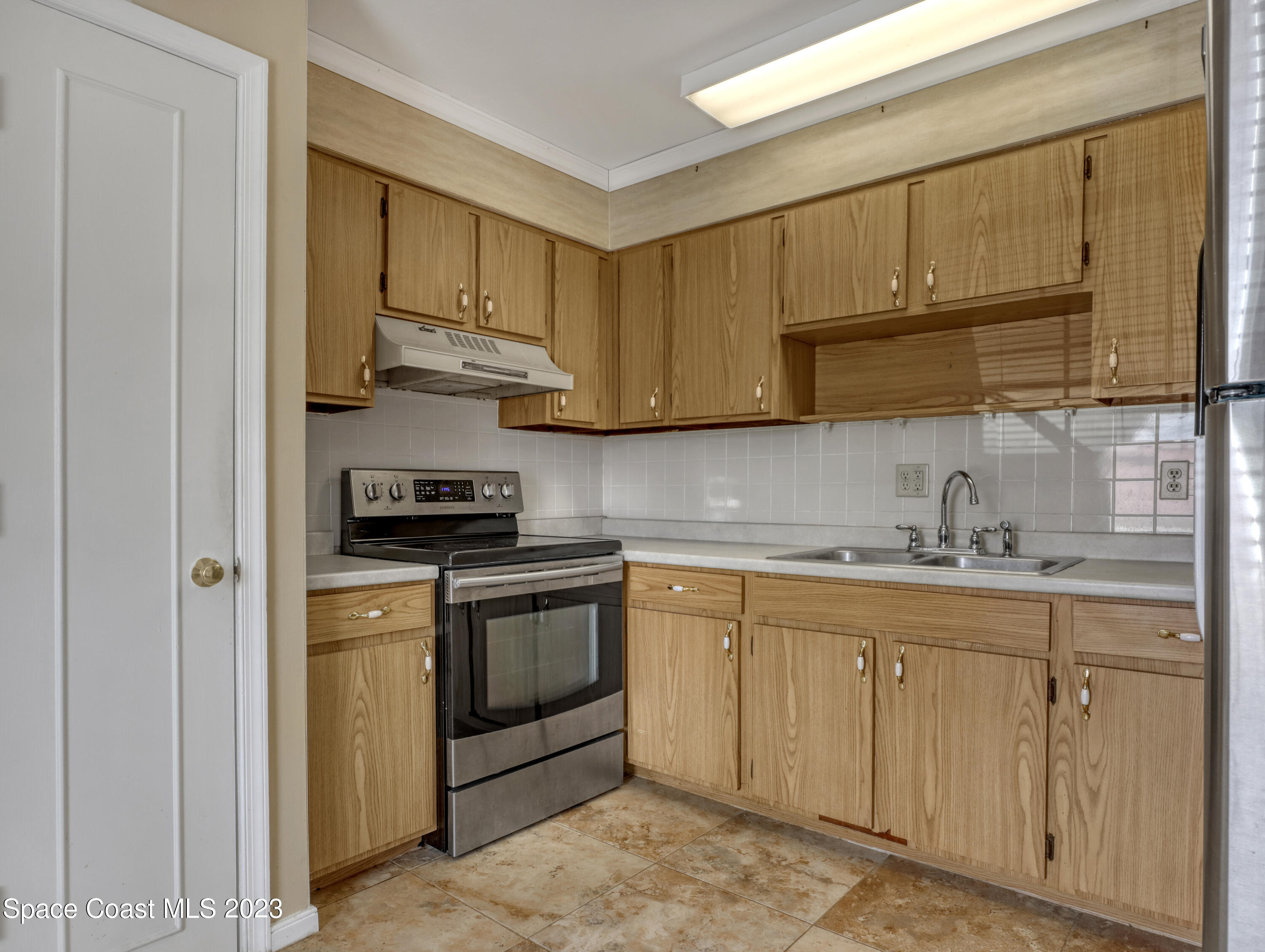 145 E Colonial Court, D