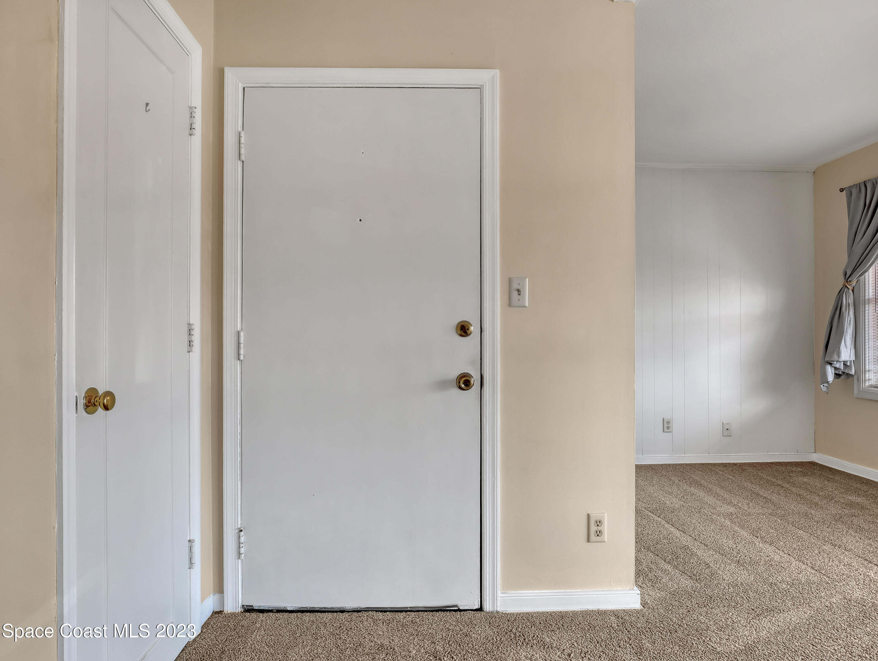 145 E Colonial Court, D