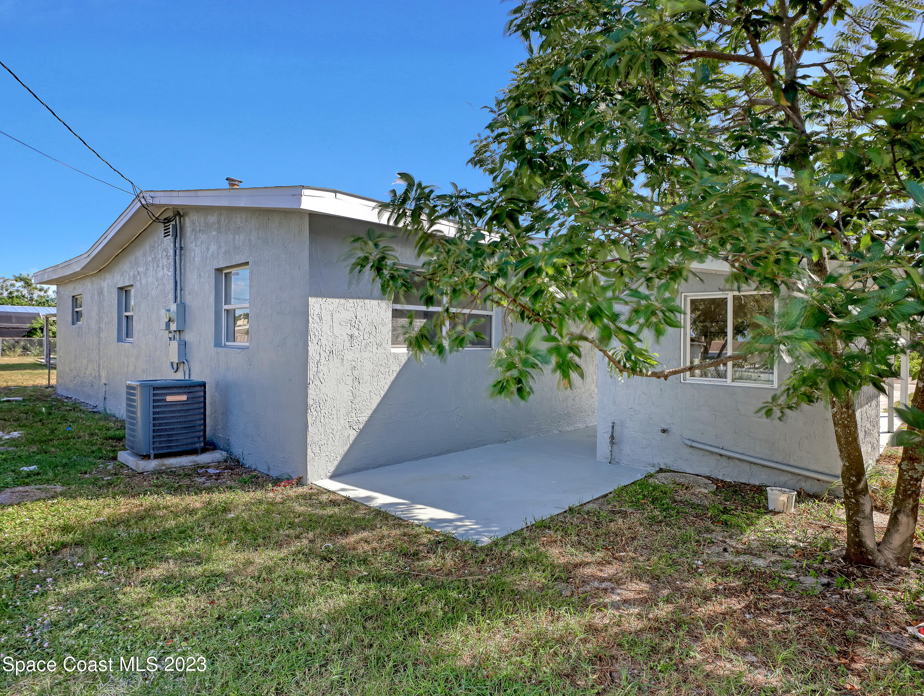 2212 Smathers Circle N