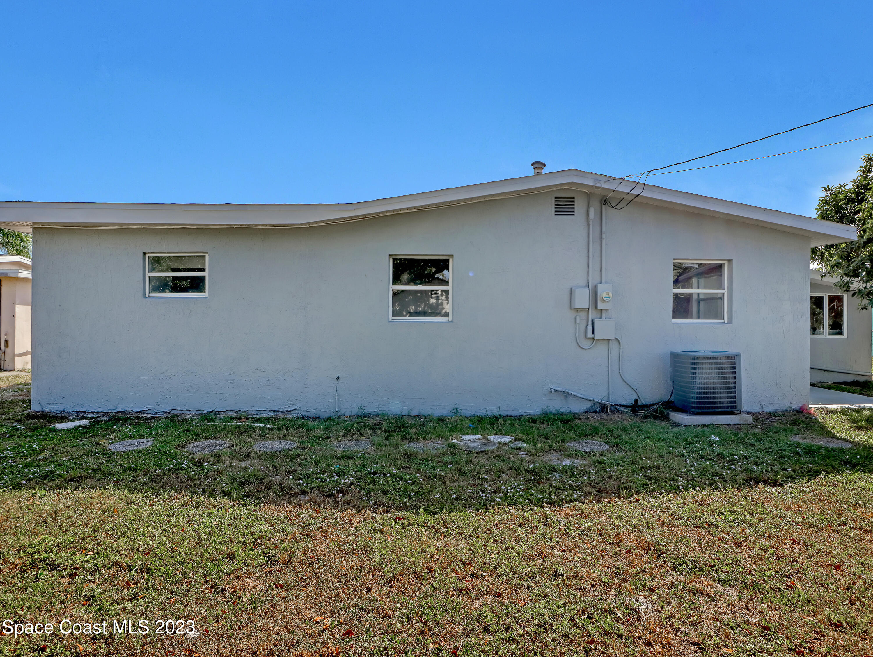 2212 Smathers Circle N