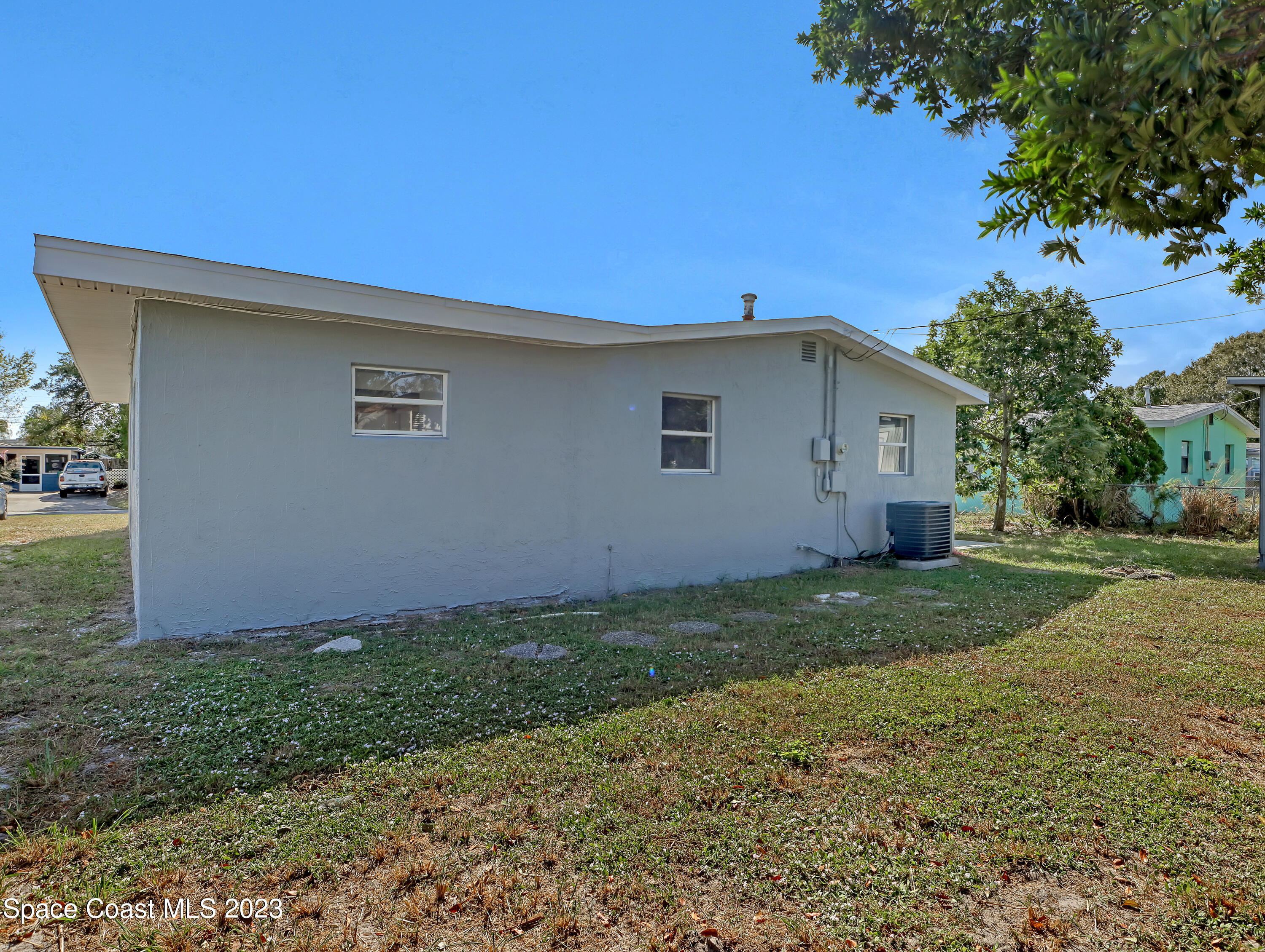 2212 Smathers Circle N