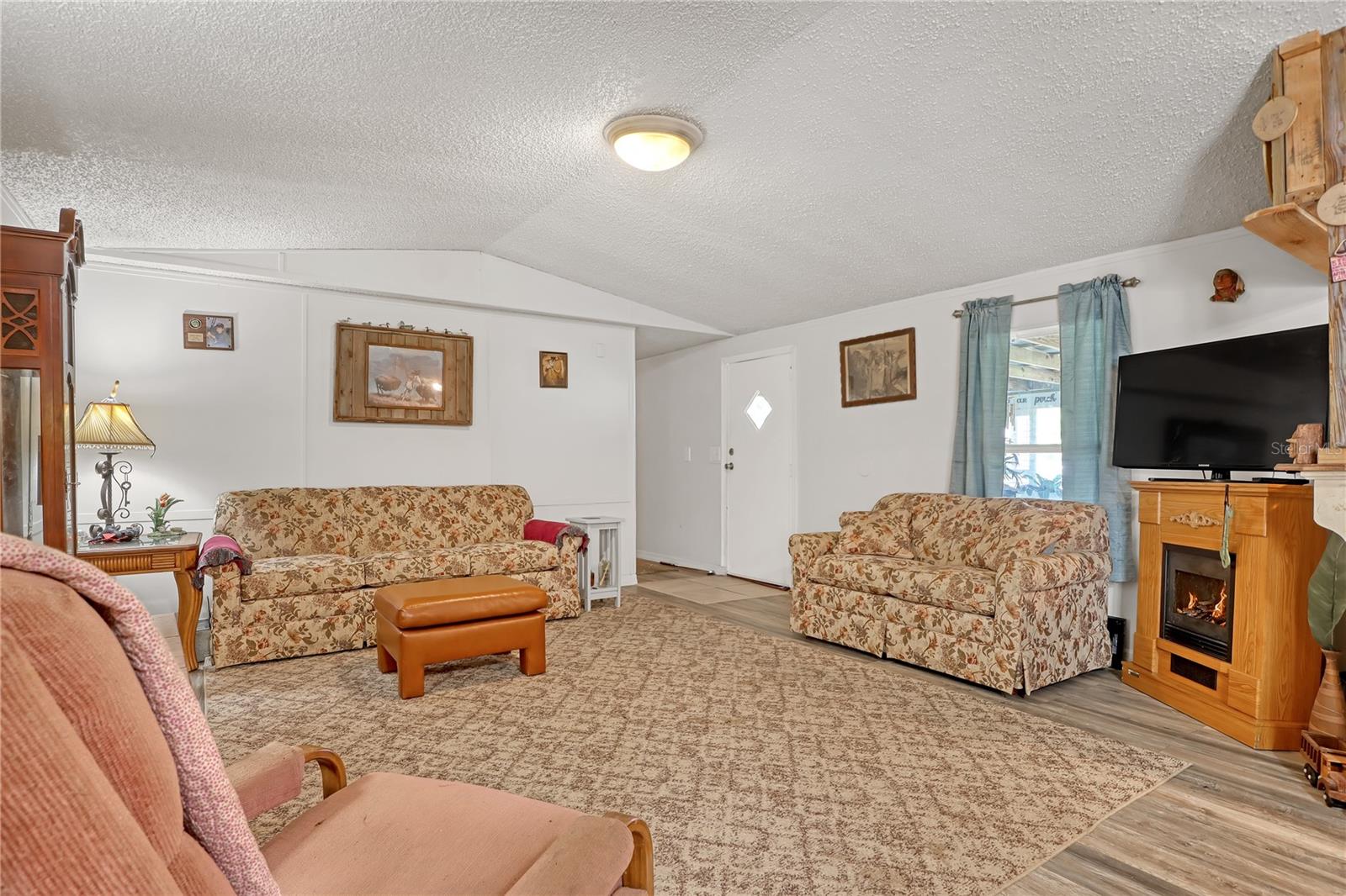 2515 WILEY AVE