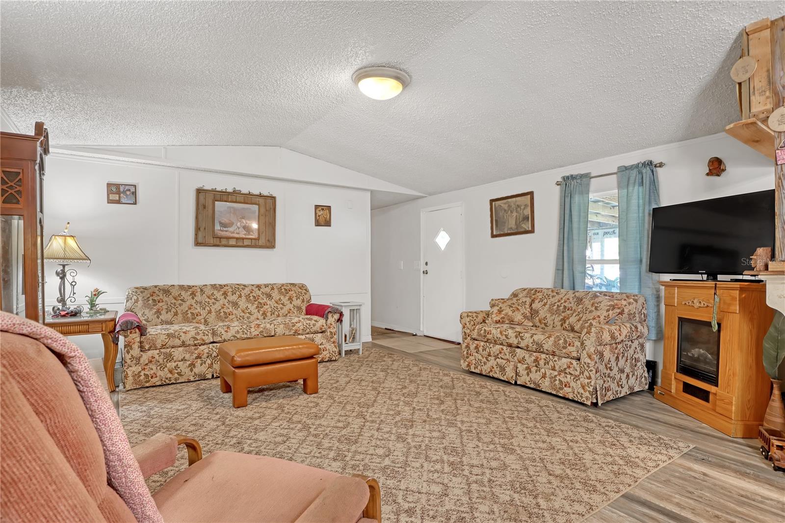 2515 WILEY AVE