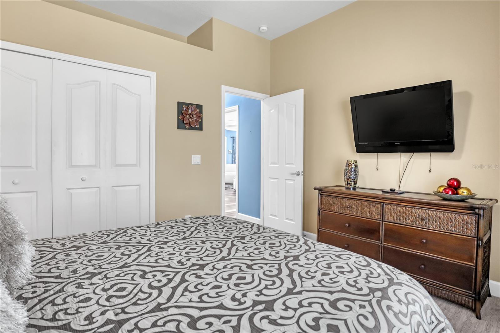 4372 FLETCHER LN